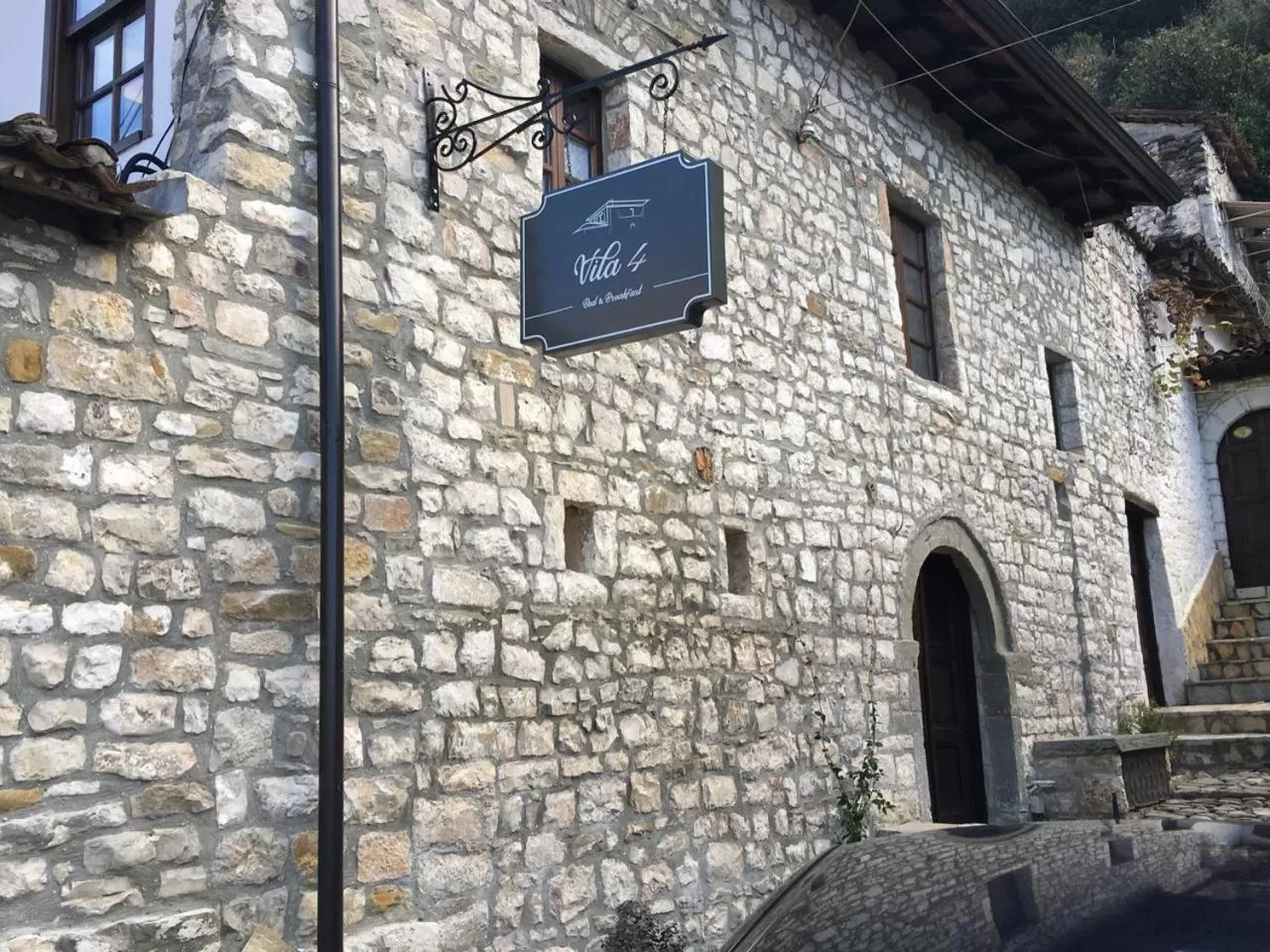 Property building in Vila 4 Bed&Breakfast