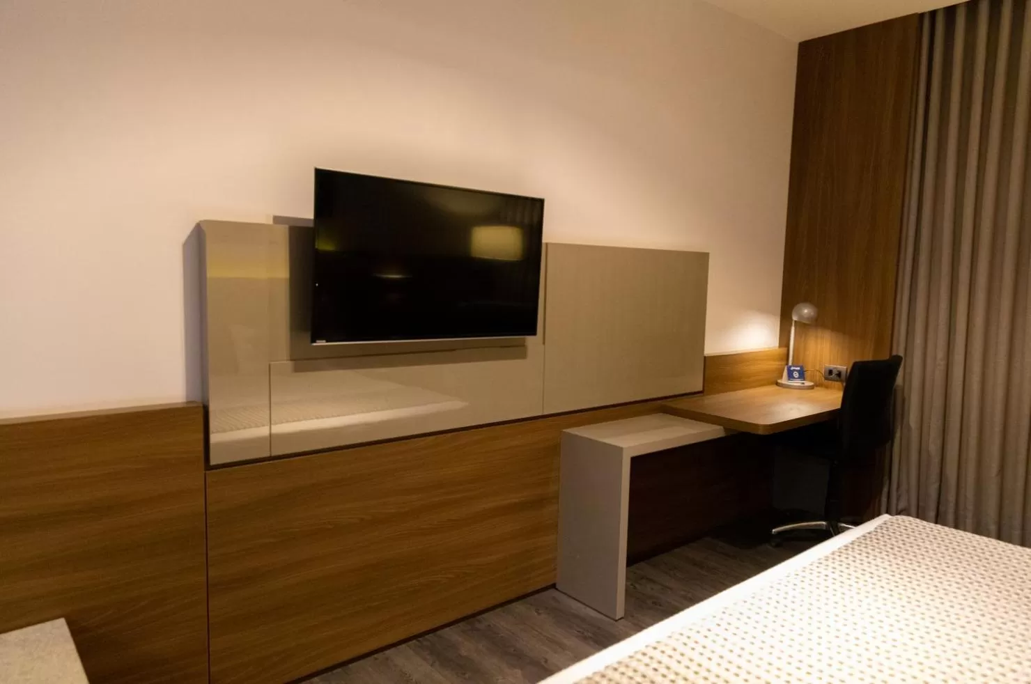 TV and multimedia, Bed in JL Hotel by Bourbon