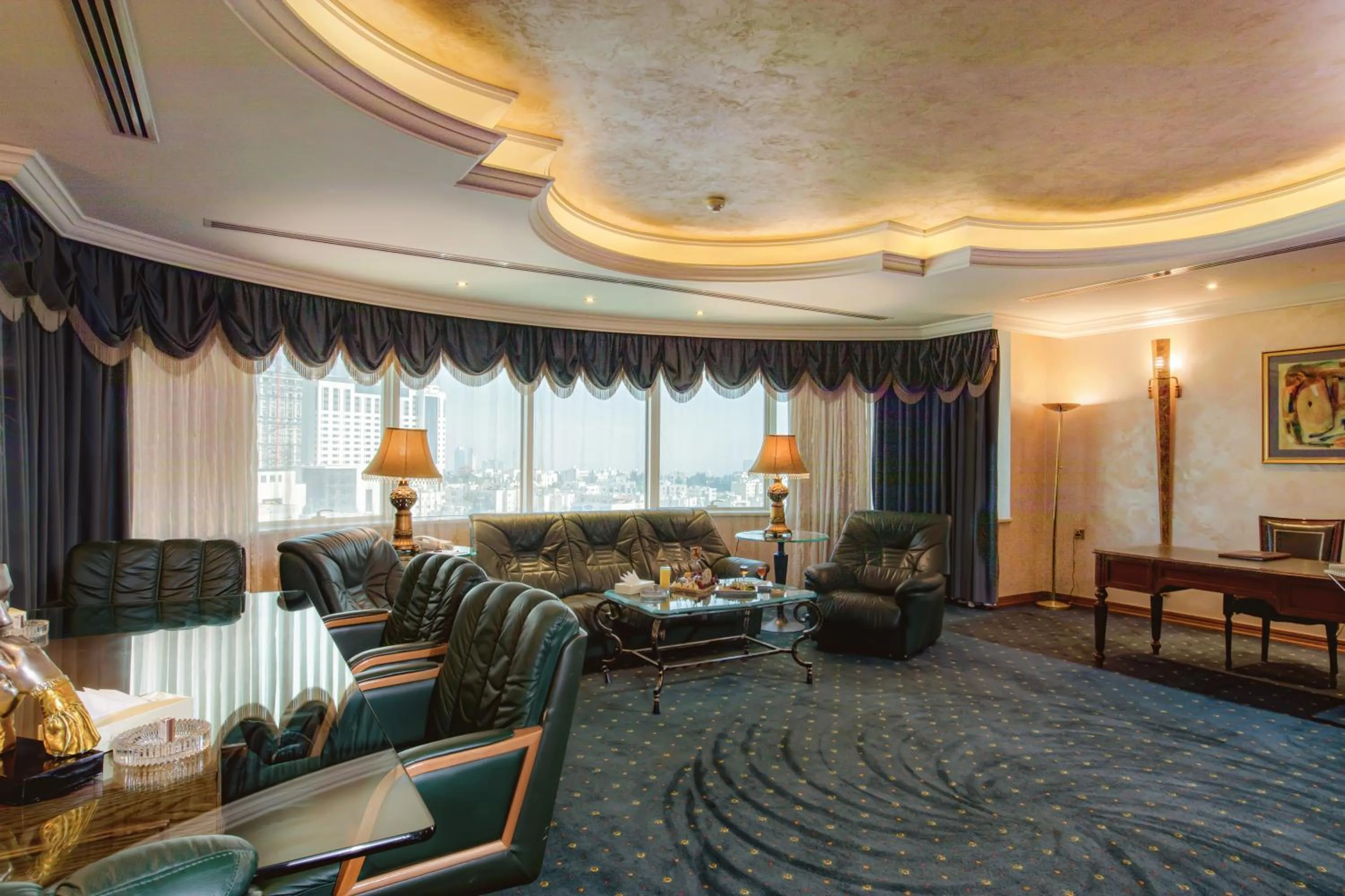 Living room in Bristol Hotel