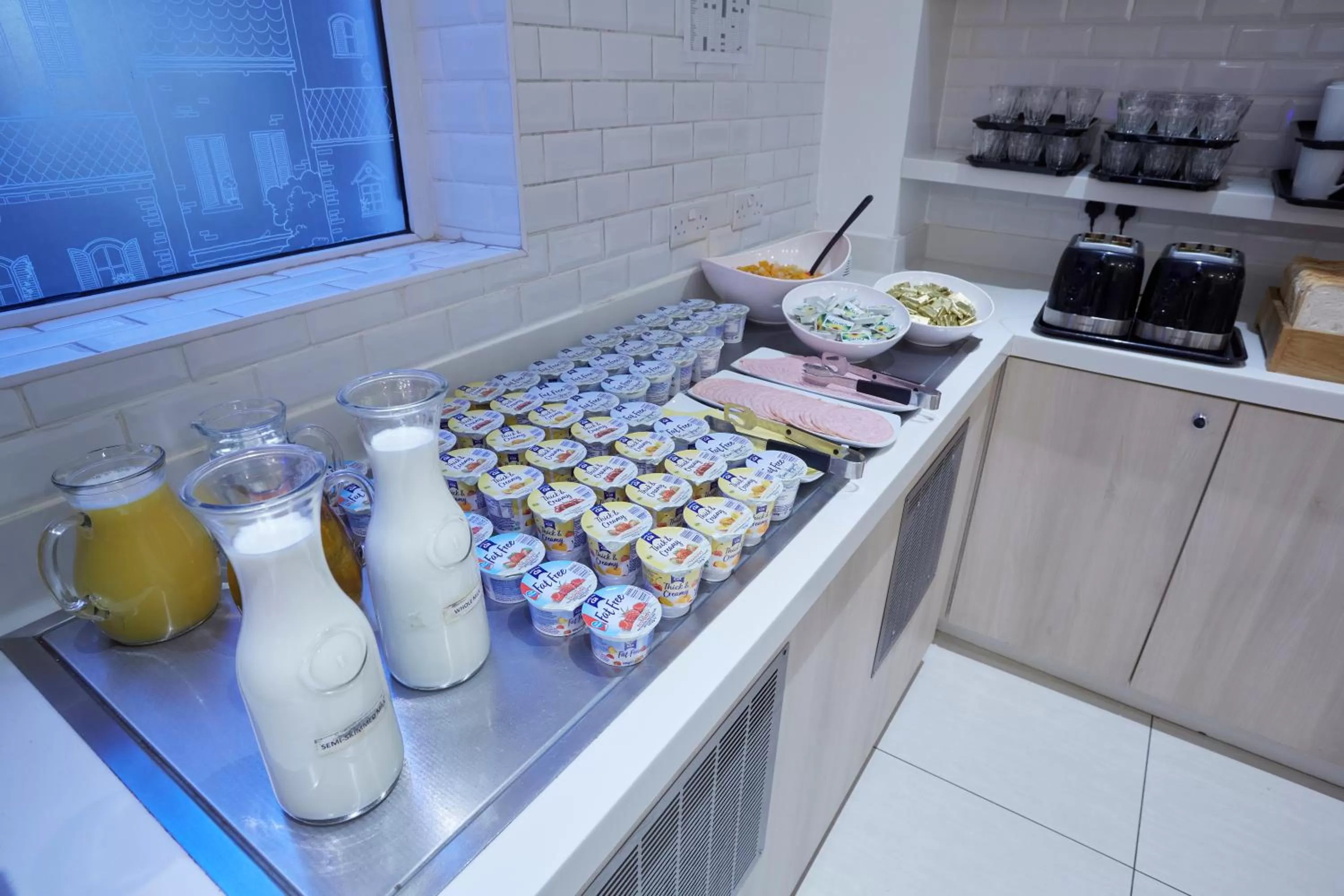 Breakfast in Comfort Inn Victoria