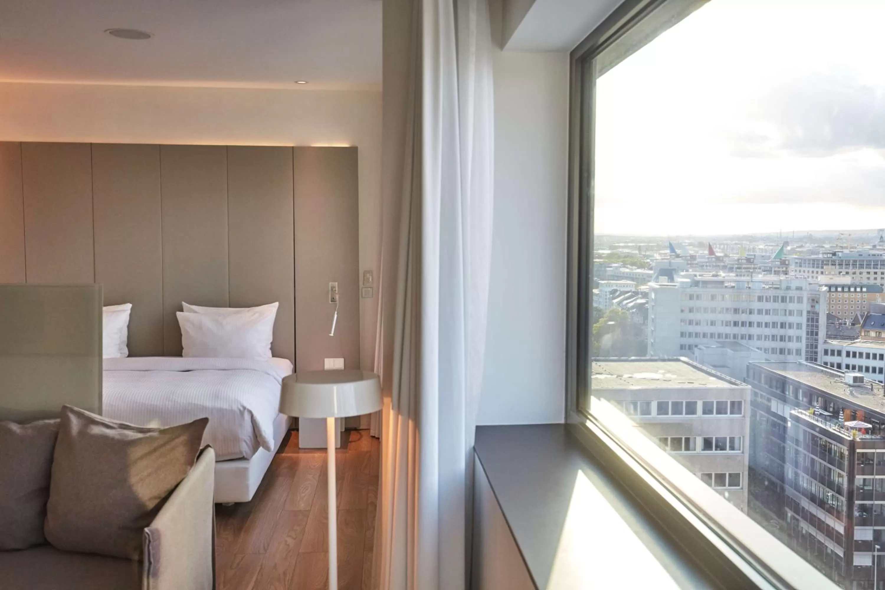 View (from property/room), Bed in Scandic Frankfurt Museumsufer