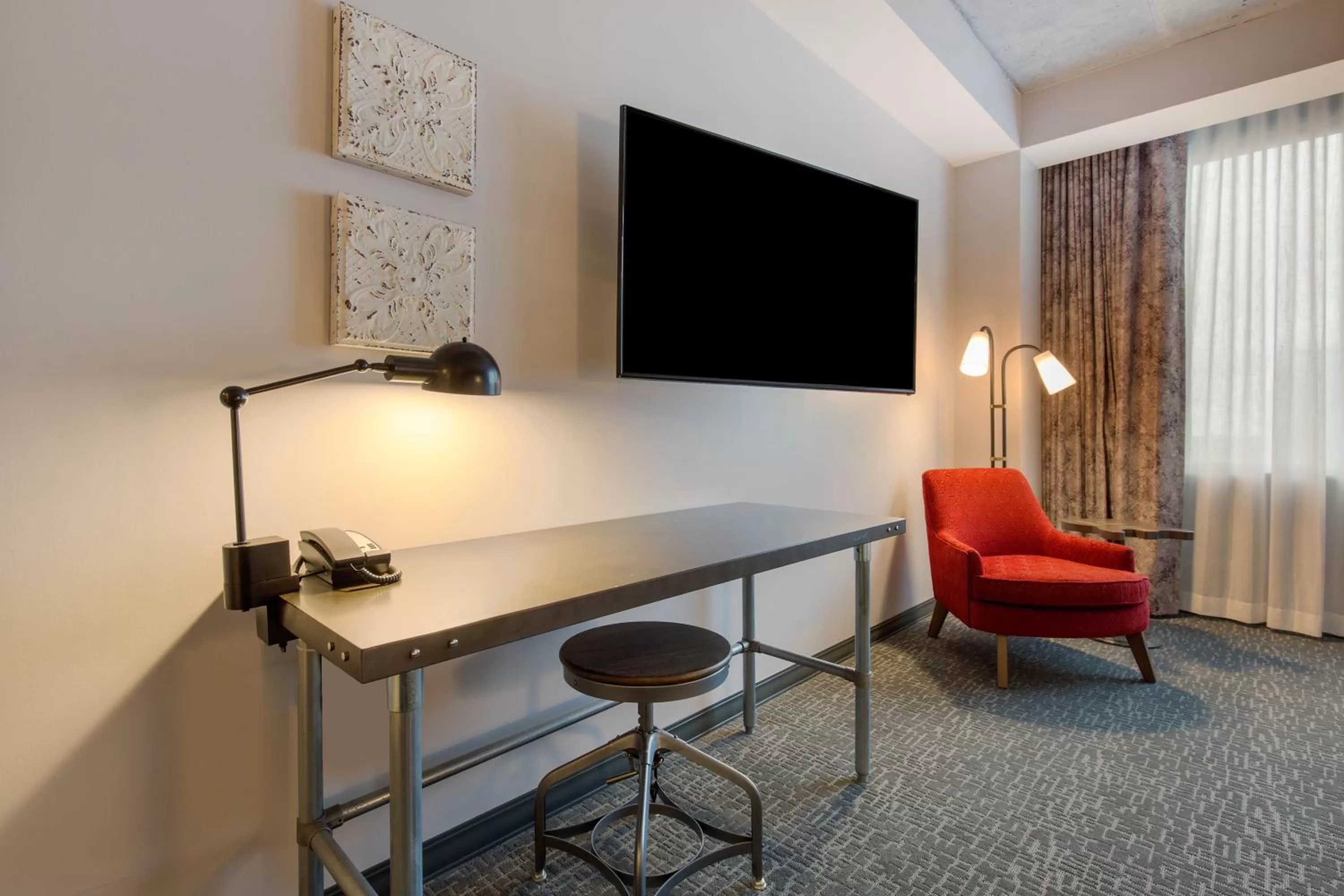 TV and multimedia in Cambria Hotel Nashville Downtown