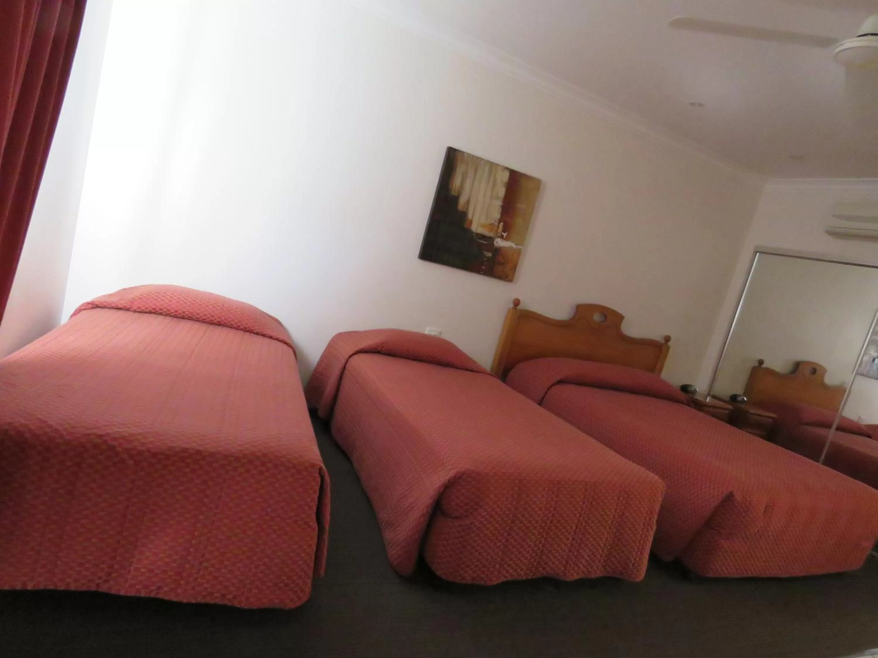 Bed in Emerald Gardens Motel & Apartments