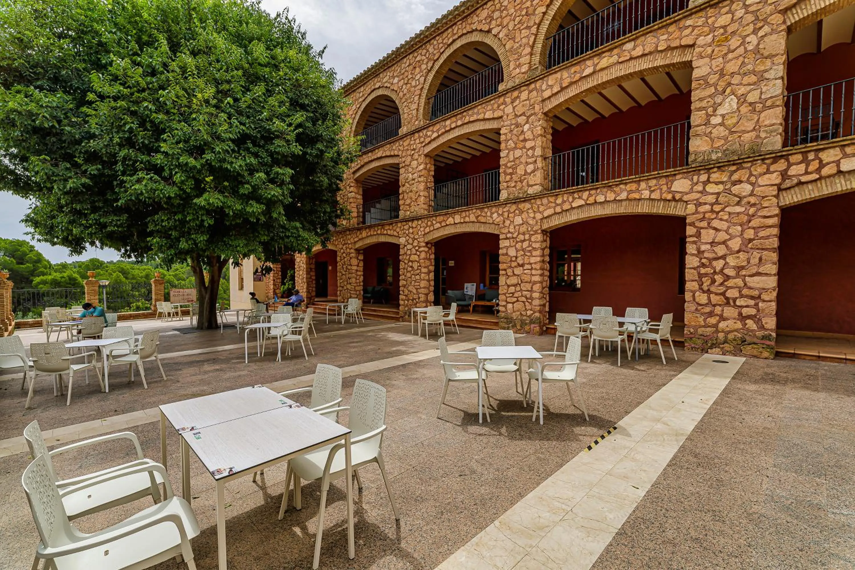 Restaurant/places to eat in Jardines de La Santa