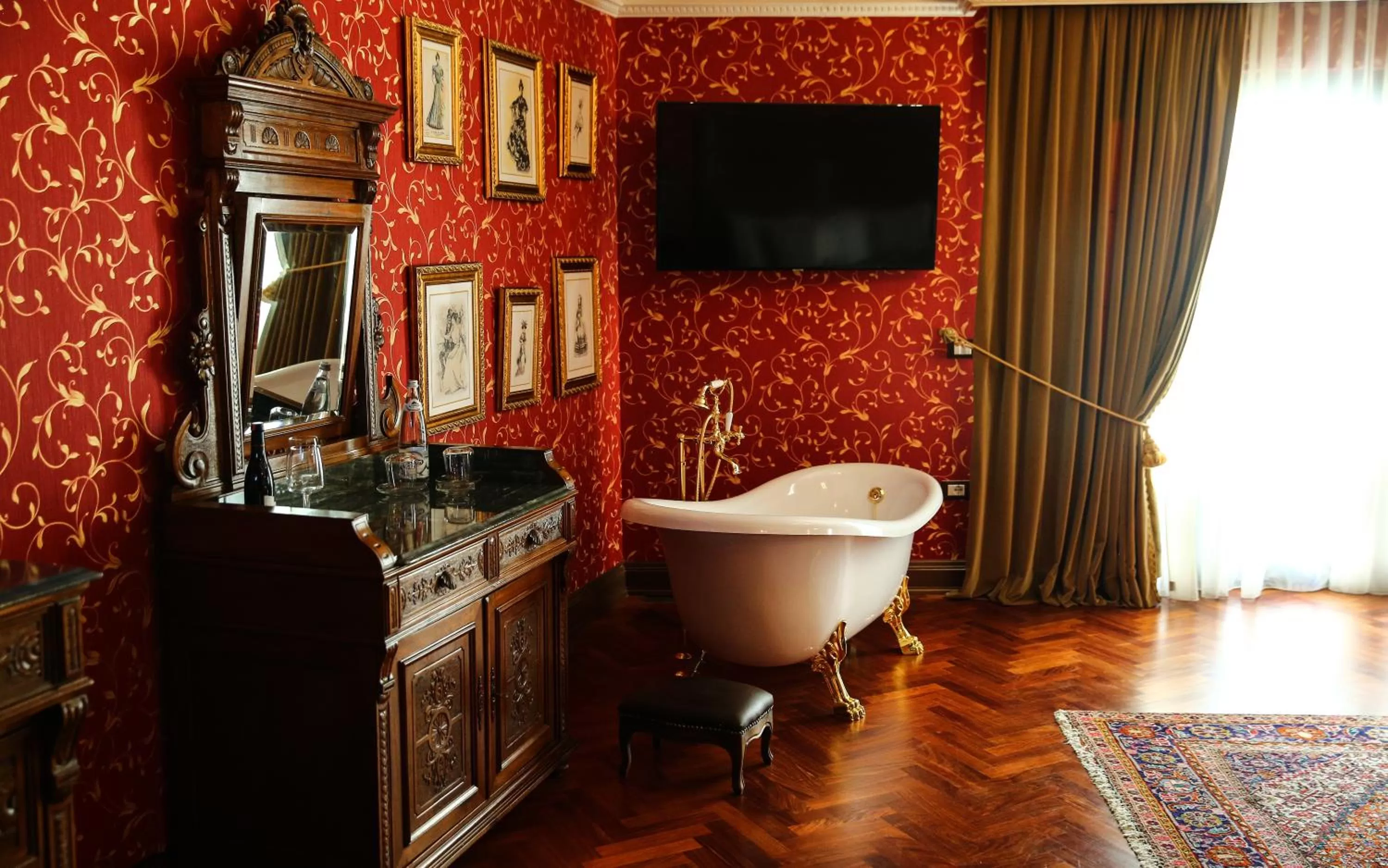 TV and multimedia in Hotel Epidamn Boutique & Spa