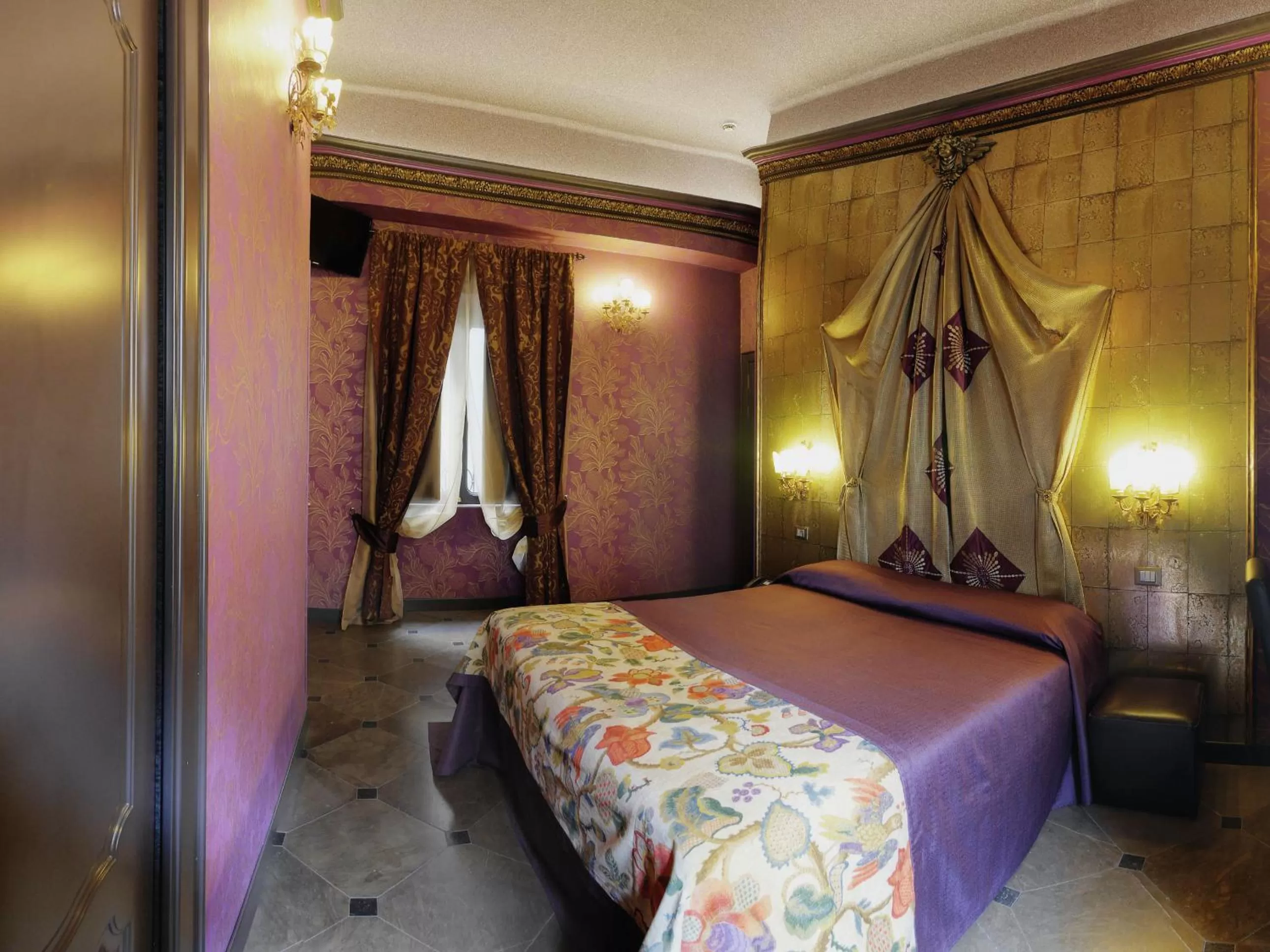 Photo of the whole room, Bed in Antica Dimora Delle Cinque Lune