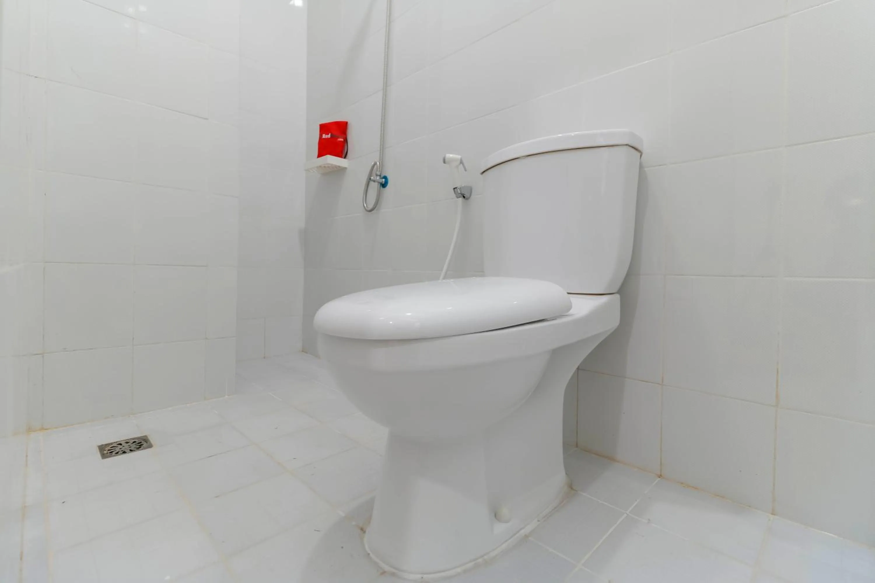 Bathroom in RedDoorz Plus @ Kapuk Business Park