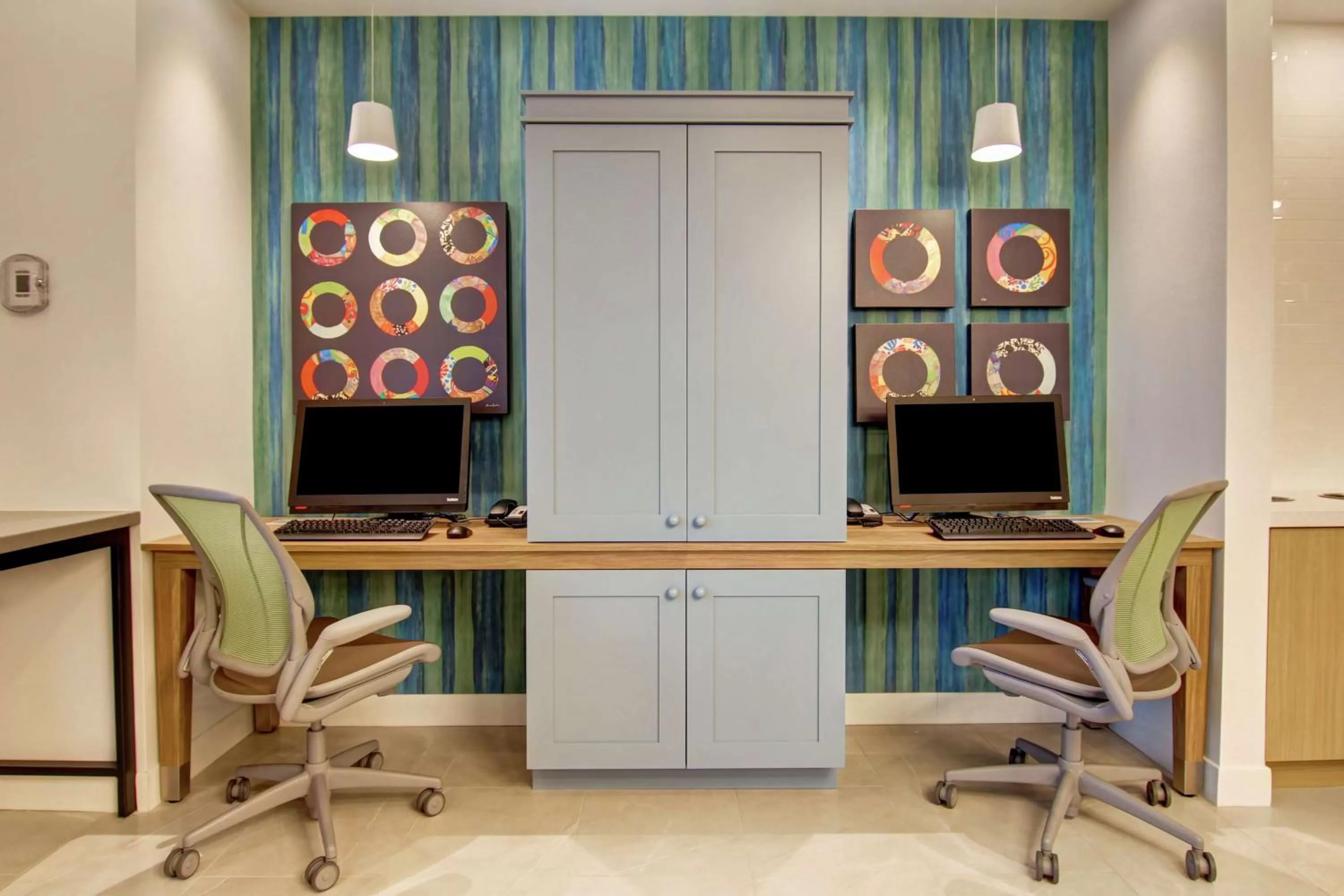 Business facilities in Home2 Suites By Hilton Montreal Dorval