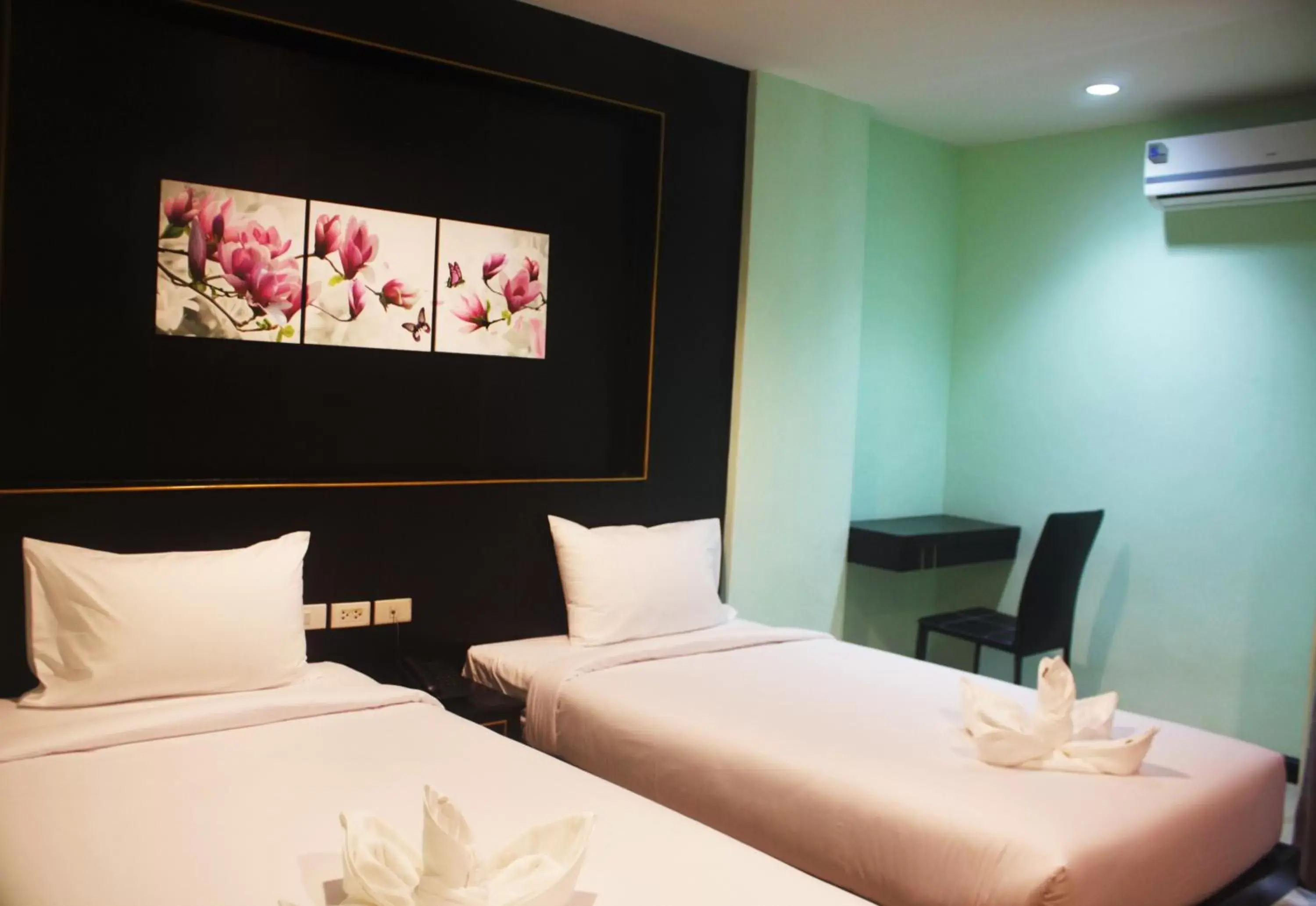 Twin Room in Metro Hotel & Spa Twin Room in Metro Hotel & Spa