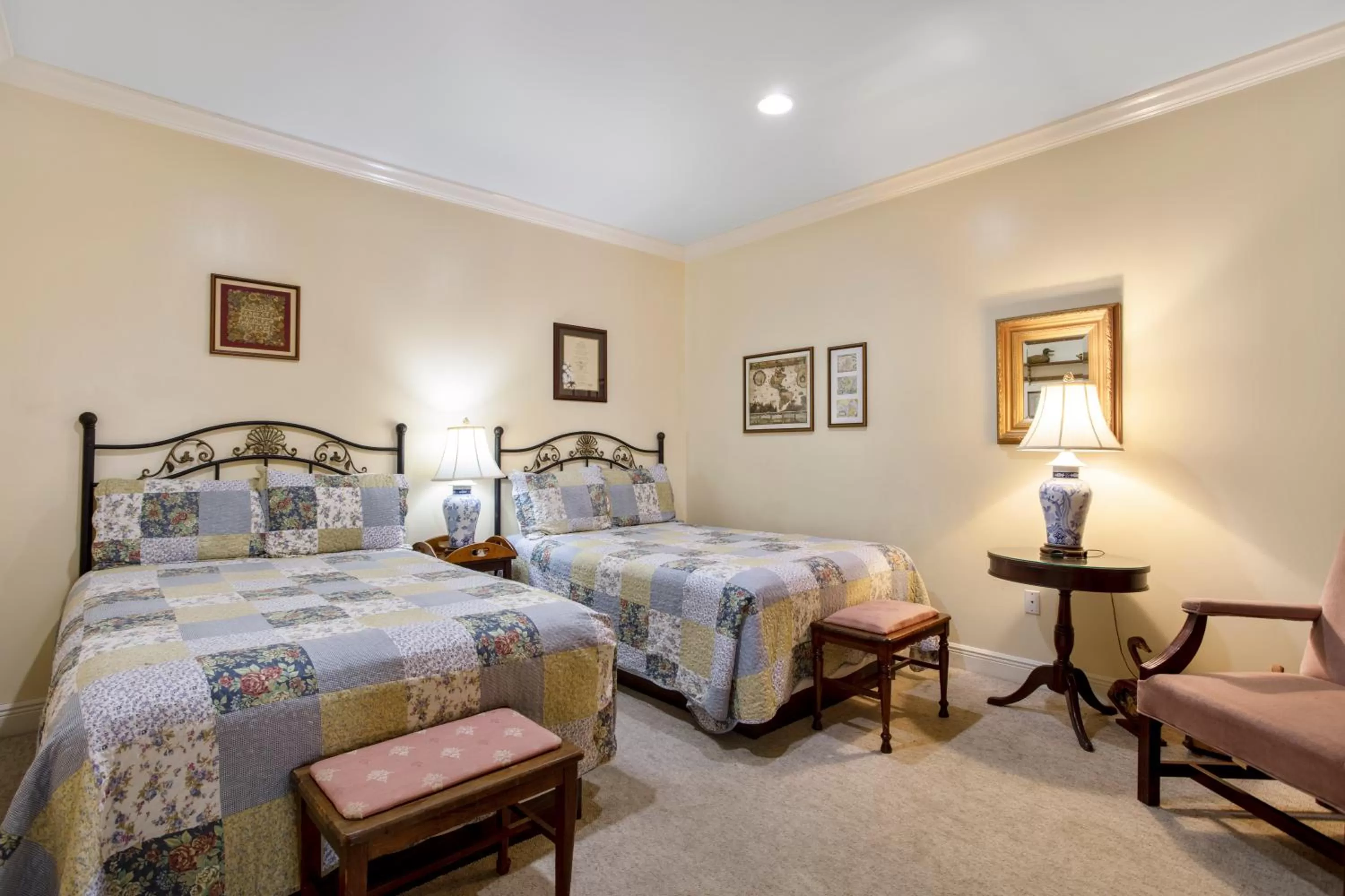 Bed in Edgewater Inn - Biloxi Beach