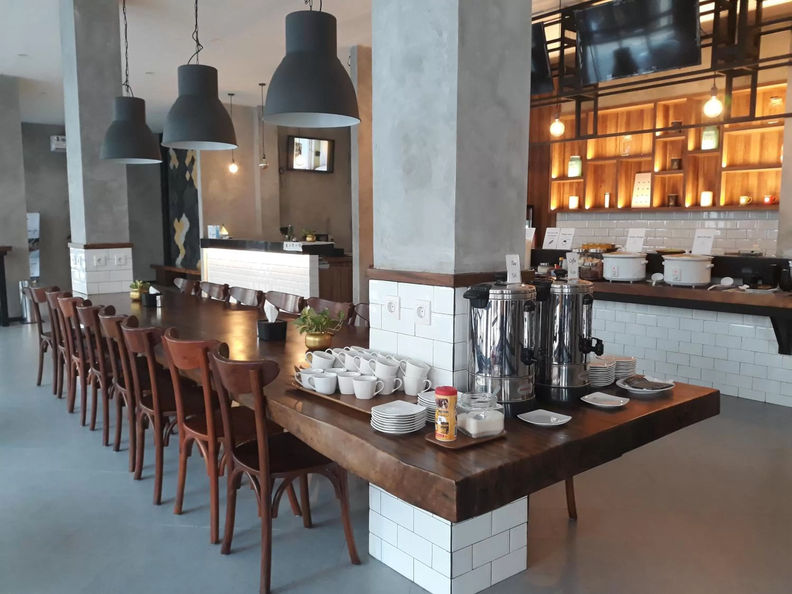 Restaurant/places to eat in Kama Hotel