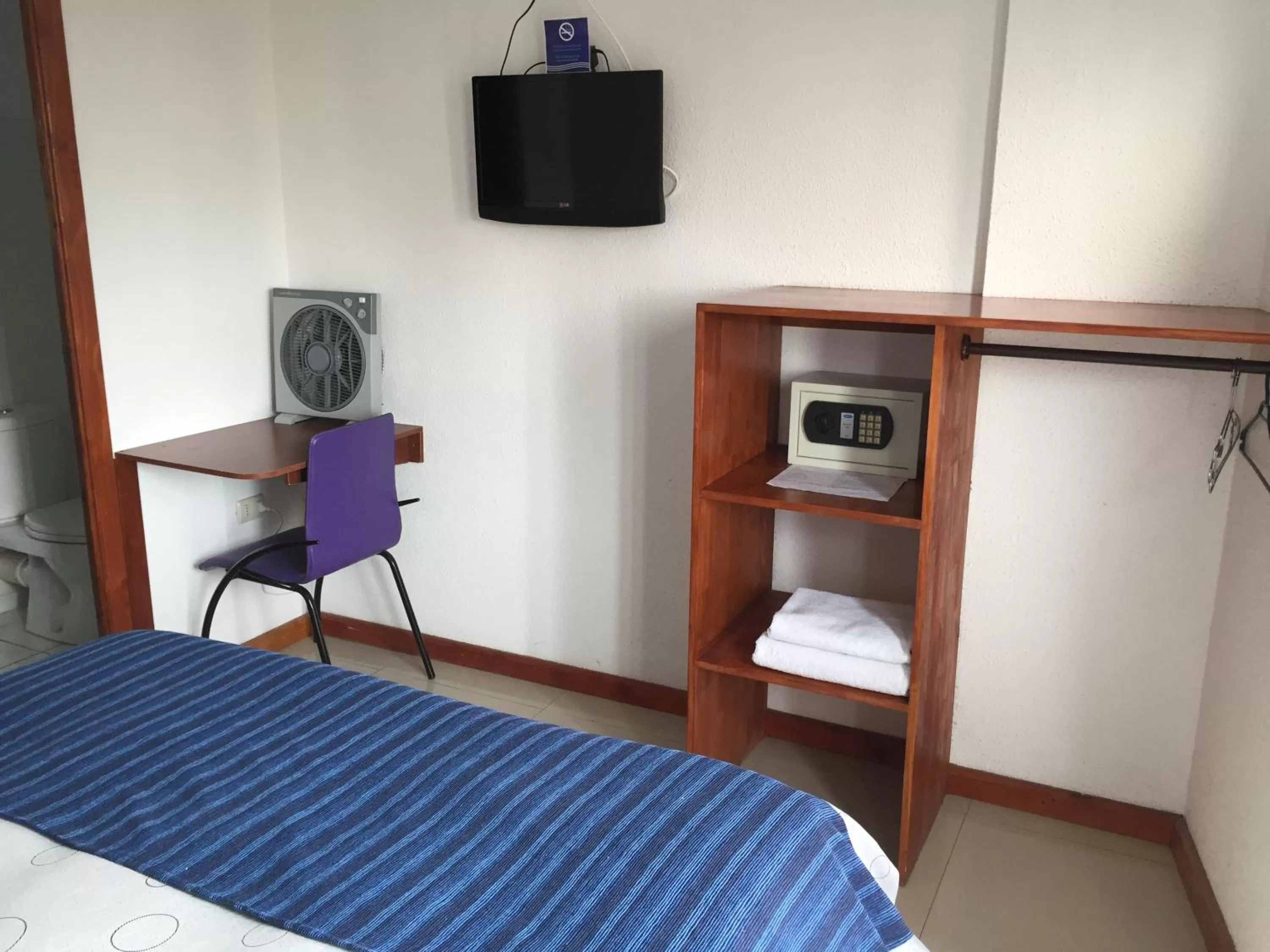 Photo of the whole room, TV/Entertainment Center in Hotel Esmeralda