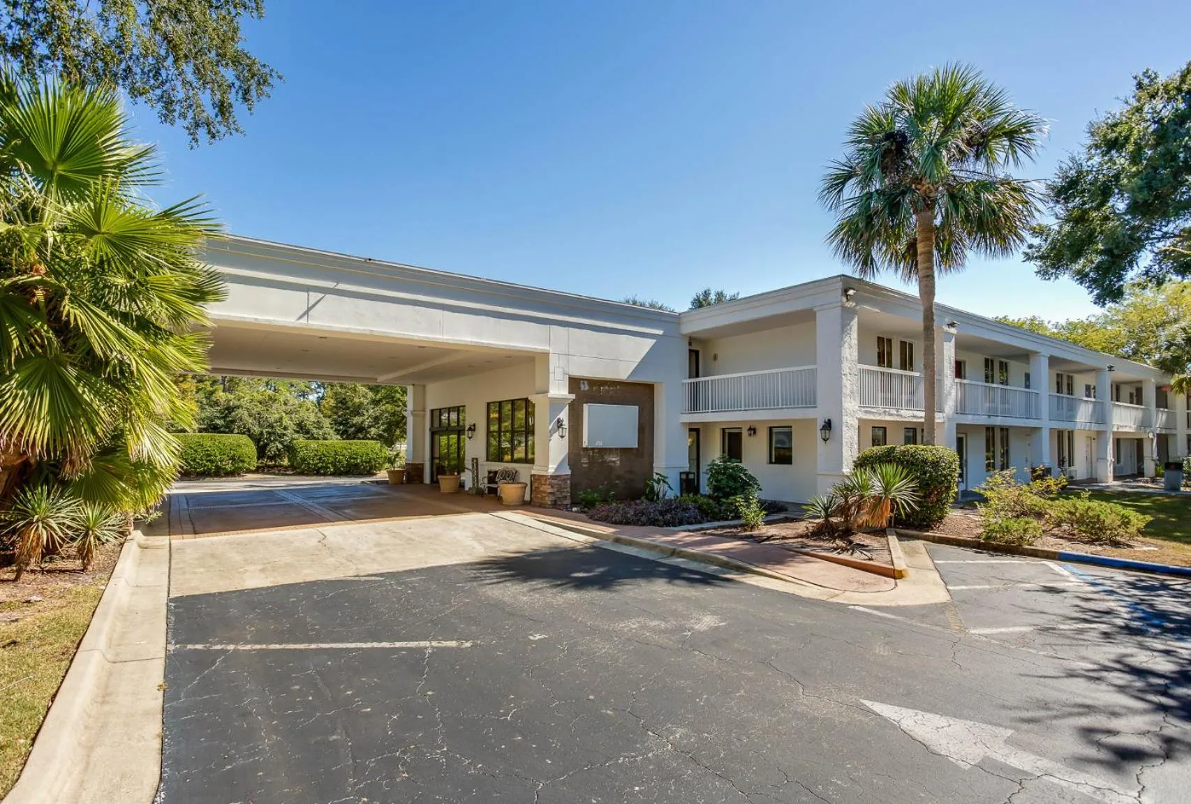 Property building in Studio 6 Gainesville, Fl