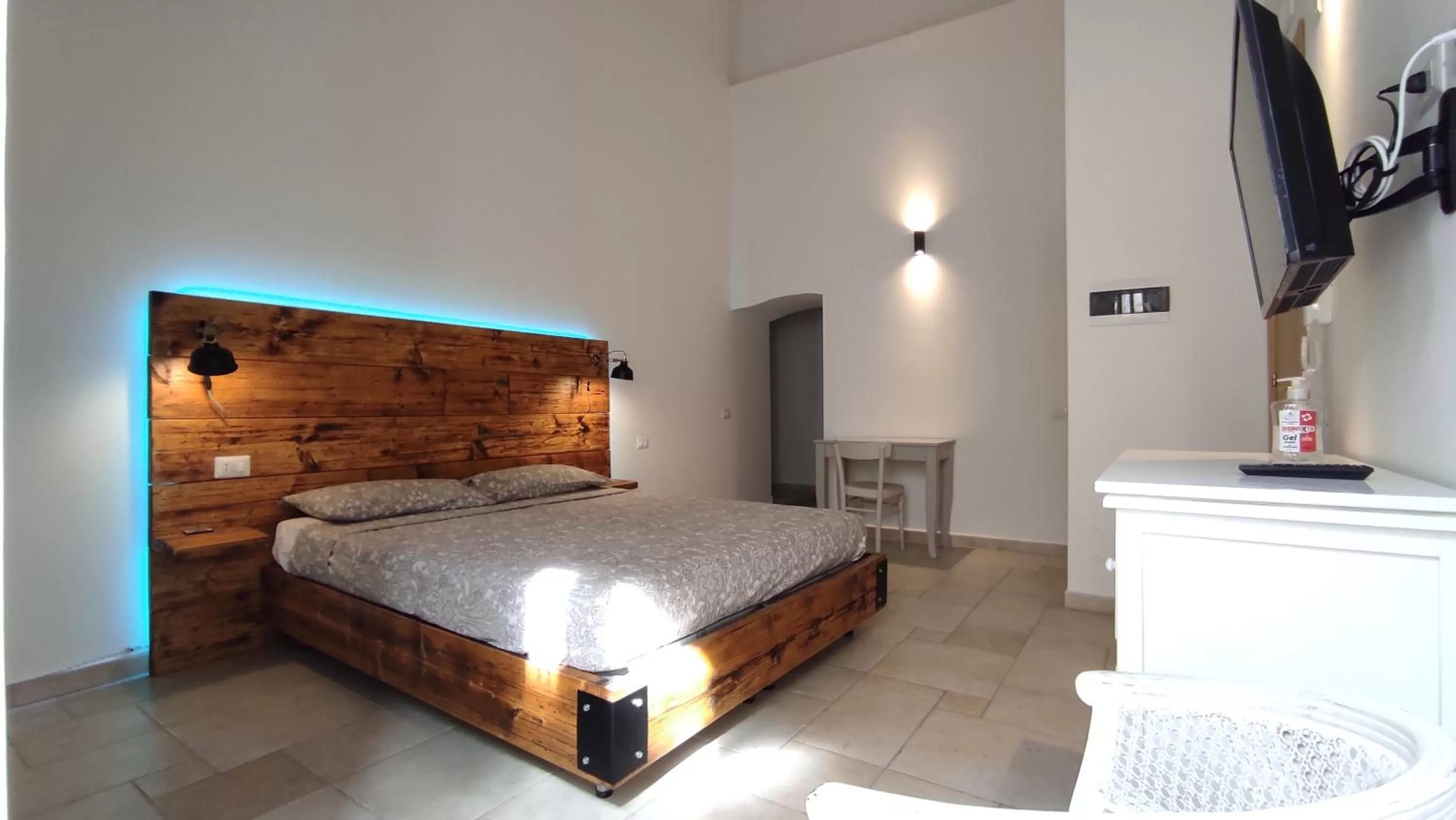 Photo of the whole room, Bed in ''B&B Santa Rita Corato fitta camere''