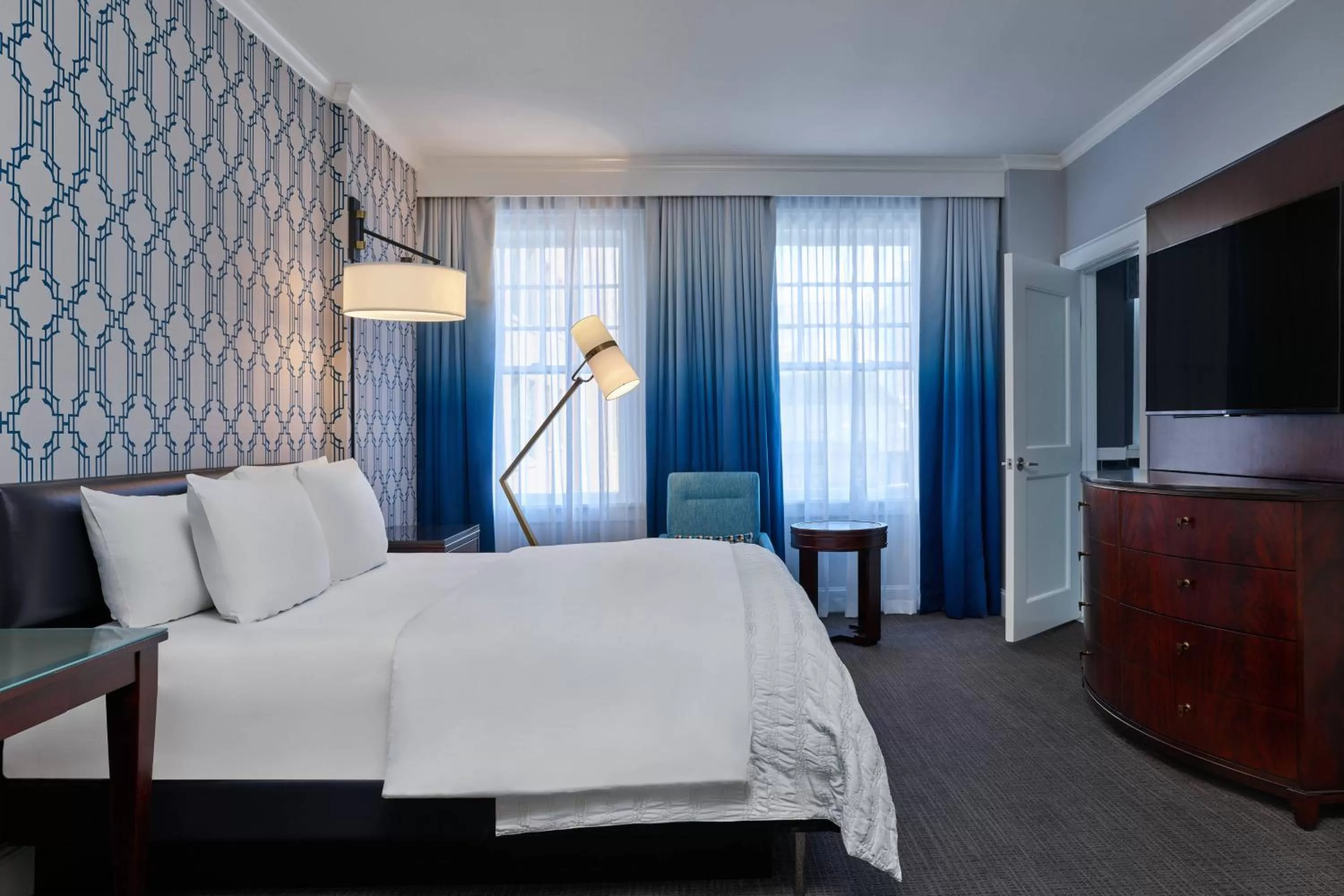 King Room with Roll-in Shower - Mobility and Hearing Accessible in Le Meridien Dallas, The Stoneleigh