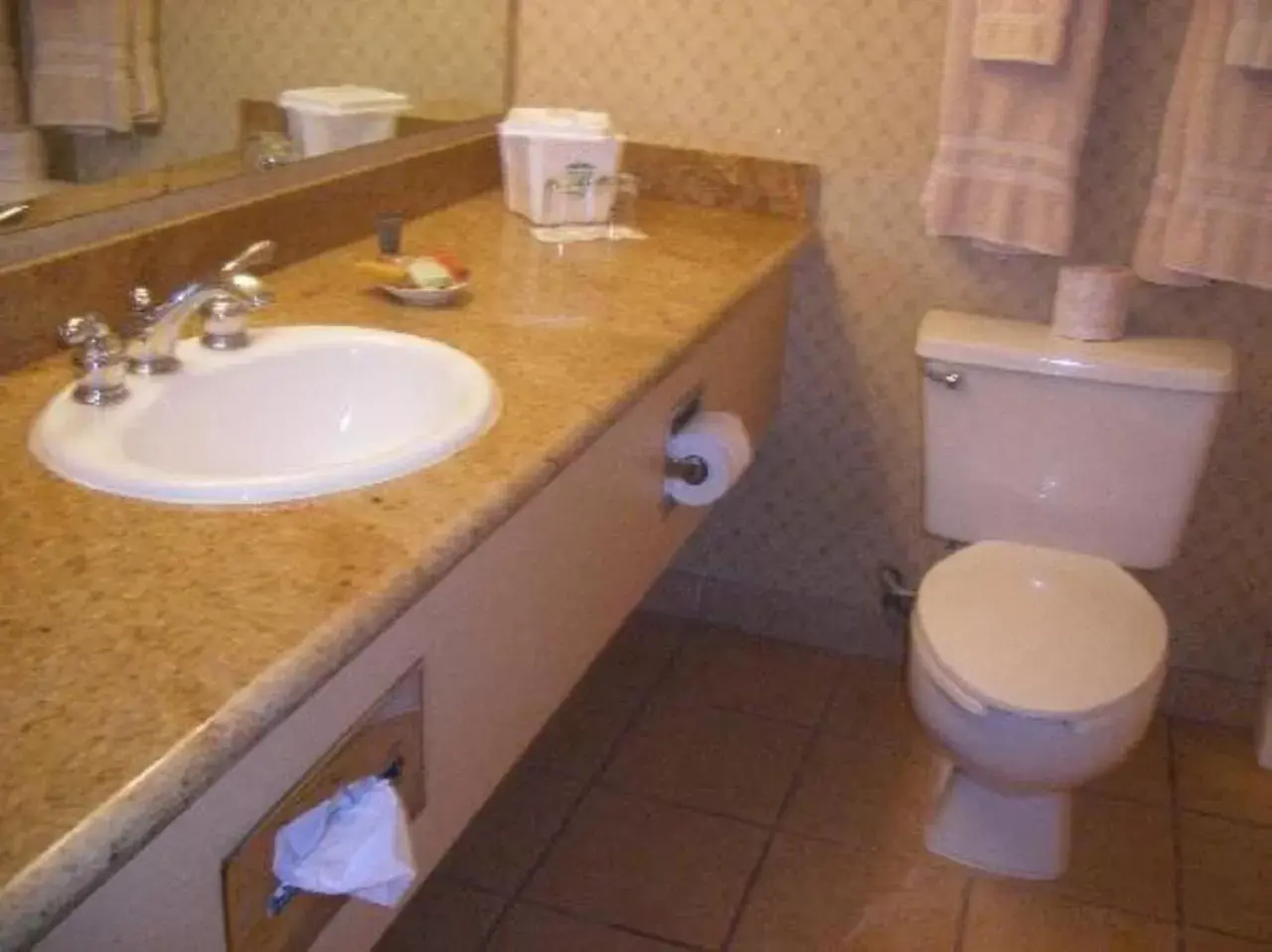 Standard 2 Queen Beds in Golden Nugget Laughlin Standard 2 Queen Beds in Golden Nugget Laughlin