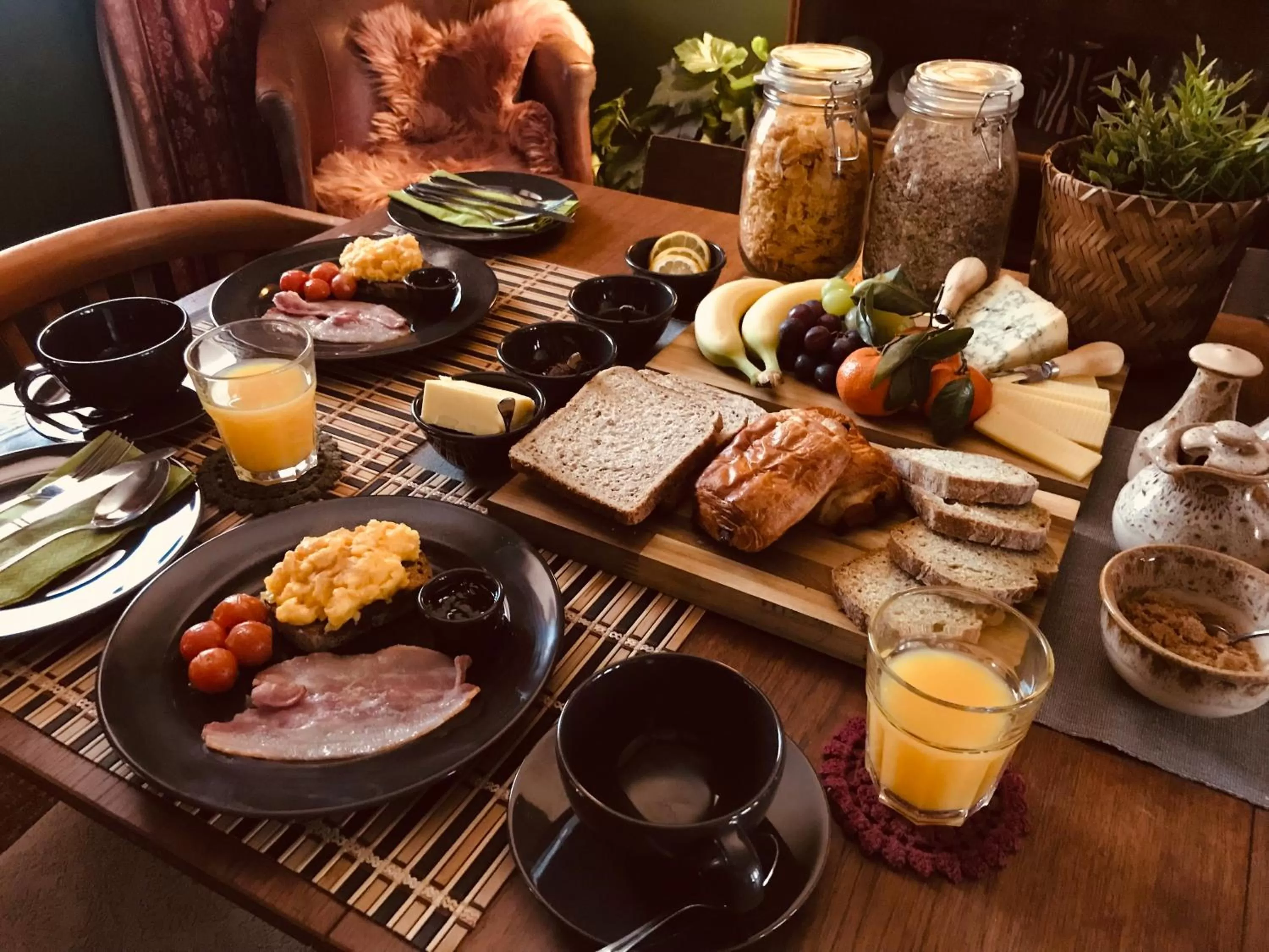 Breakfast in Beautiful B&B On The Park