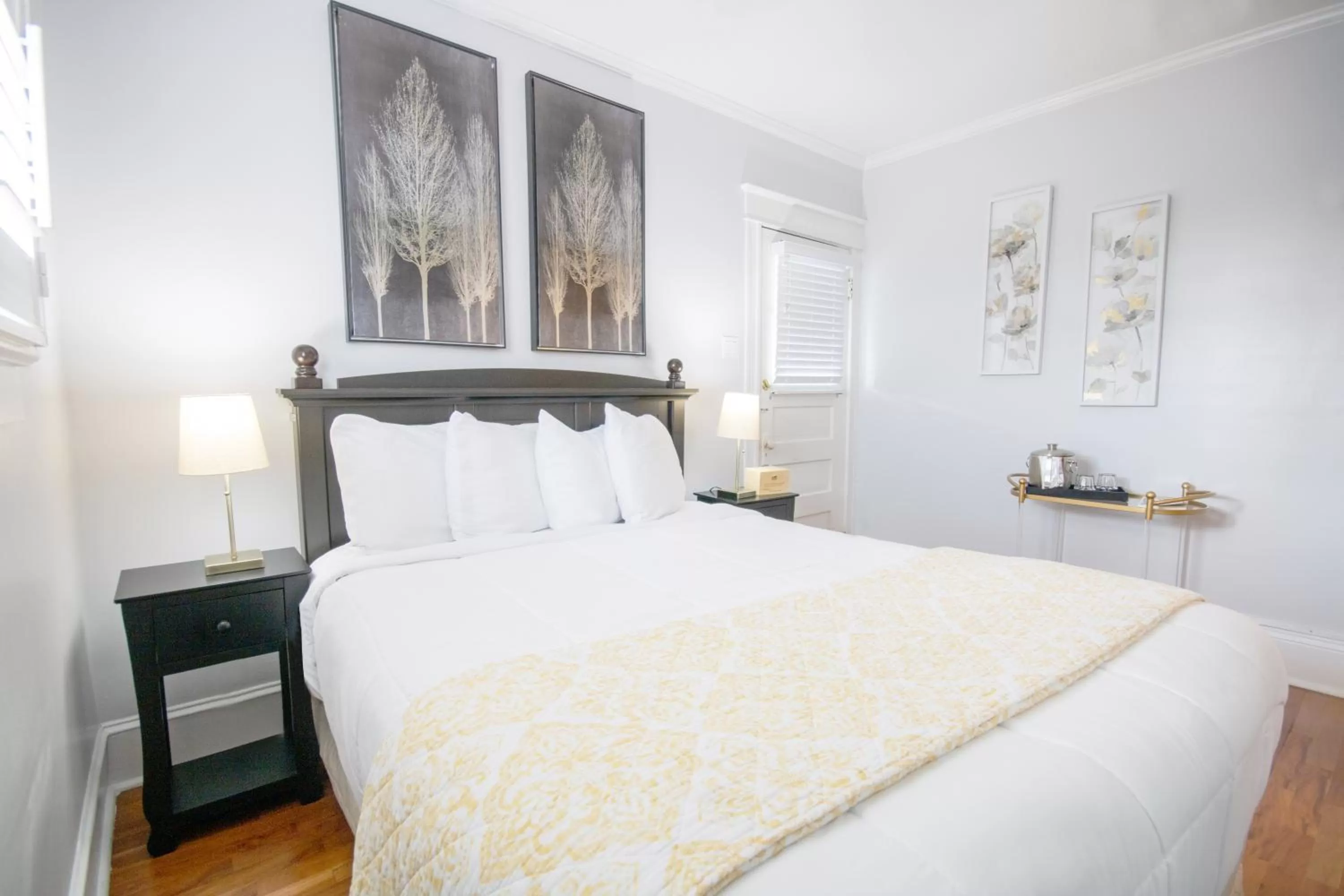 Bed in Hemingway House Bed and Breakfast