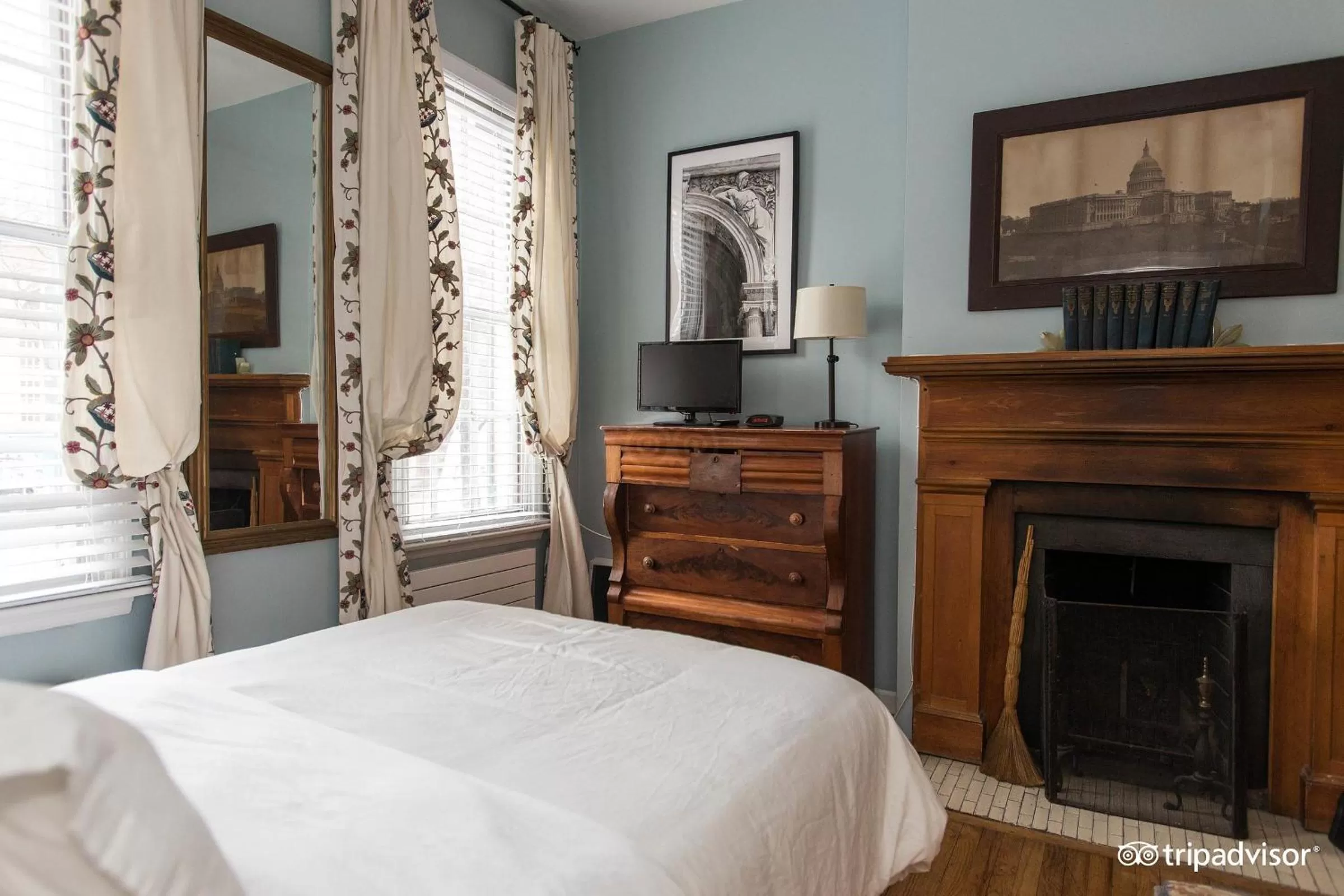 TV and multimedia, Bed in Incentra Village Hotel