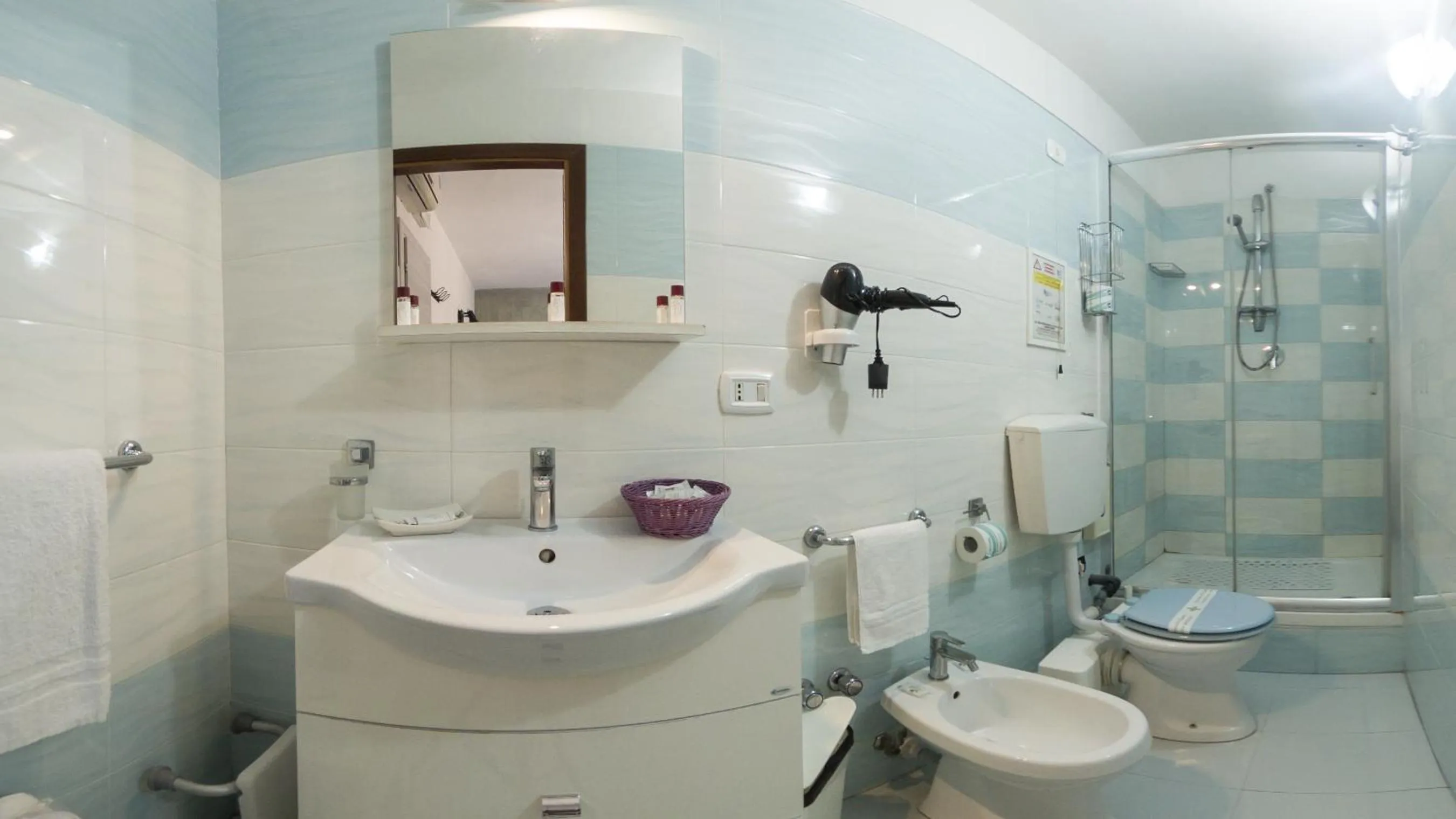 Shower in Maison Degas-Dimora di Charme