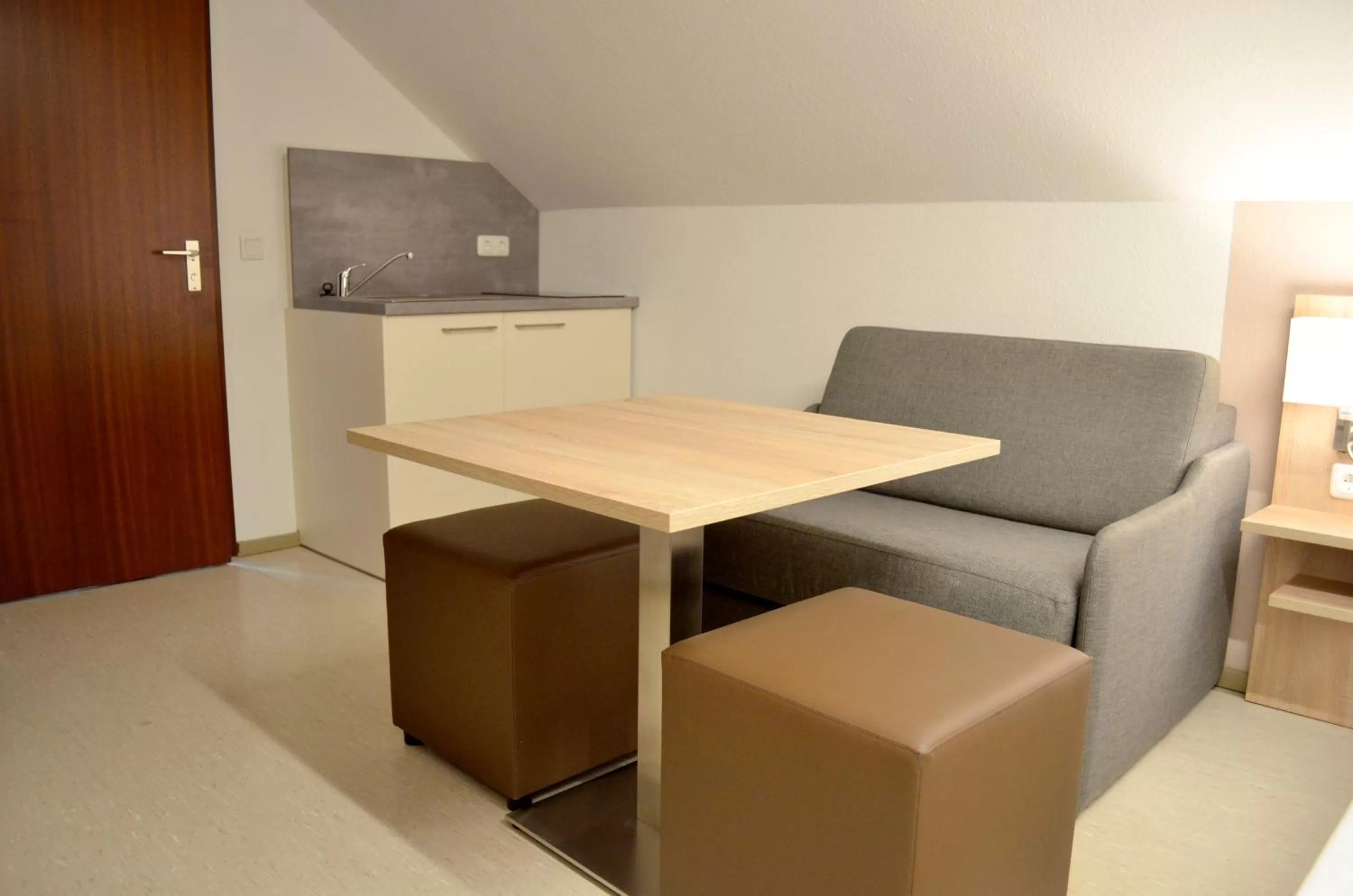 Seating area, Kitchen/Kitchenette in Hana Aparthotel