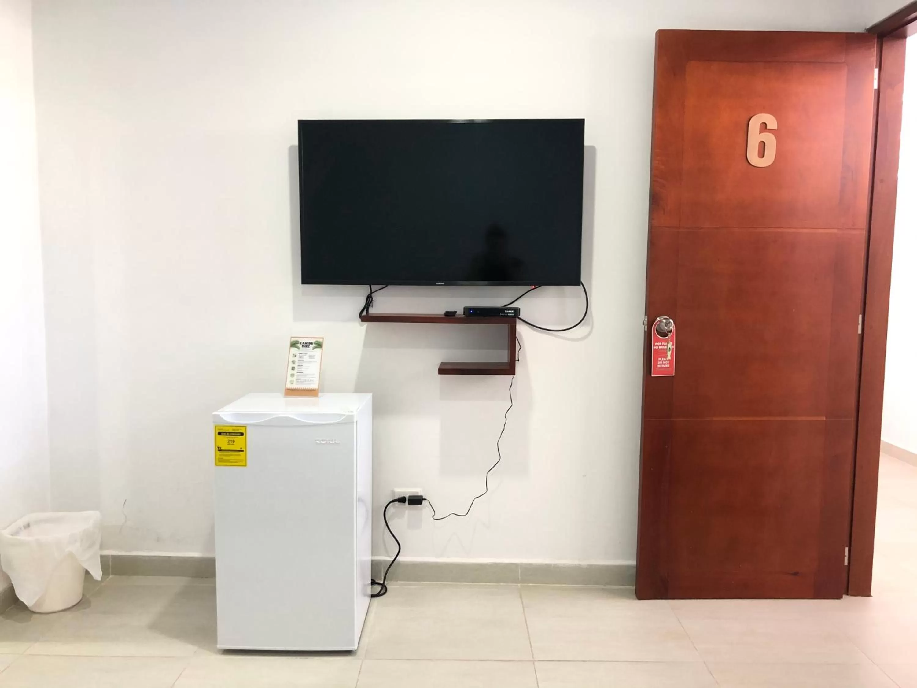 TV and multimedia, TV/Entertainment Center in Apartahotel Caribe Diez