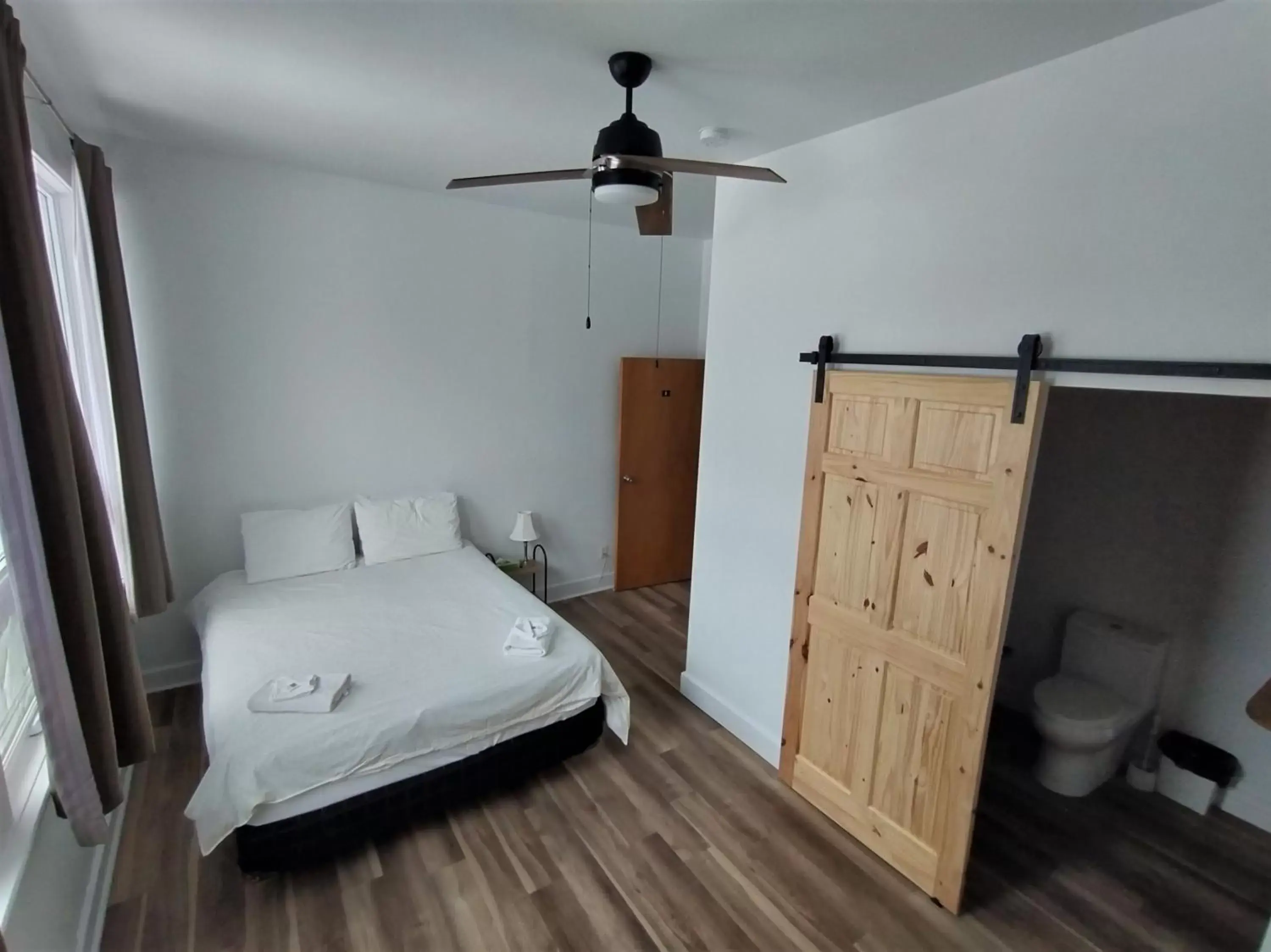 Queen Room in Auberge La Petite École de Forillon Queen Room in Auberge La Petite École de Forillon