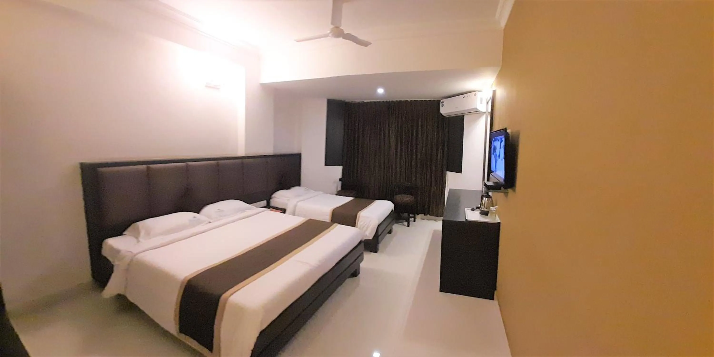 Photo of the whole room, Bed in Hotel Mangalore International