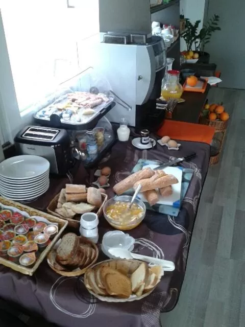 Food and drinks in Logis Drom'sud Hotel