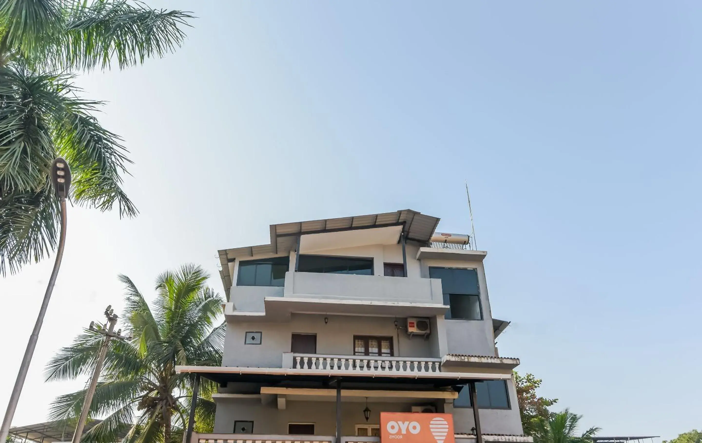 Facade/entrance, Property Building in OYO 4195 Clausil Inn Facade/entrance, Property Building in OYO 4195 Clausil Inn