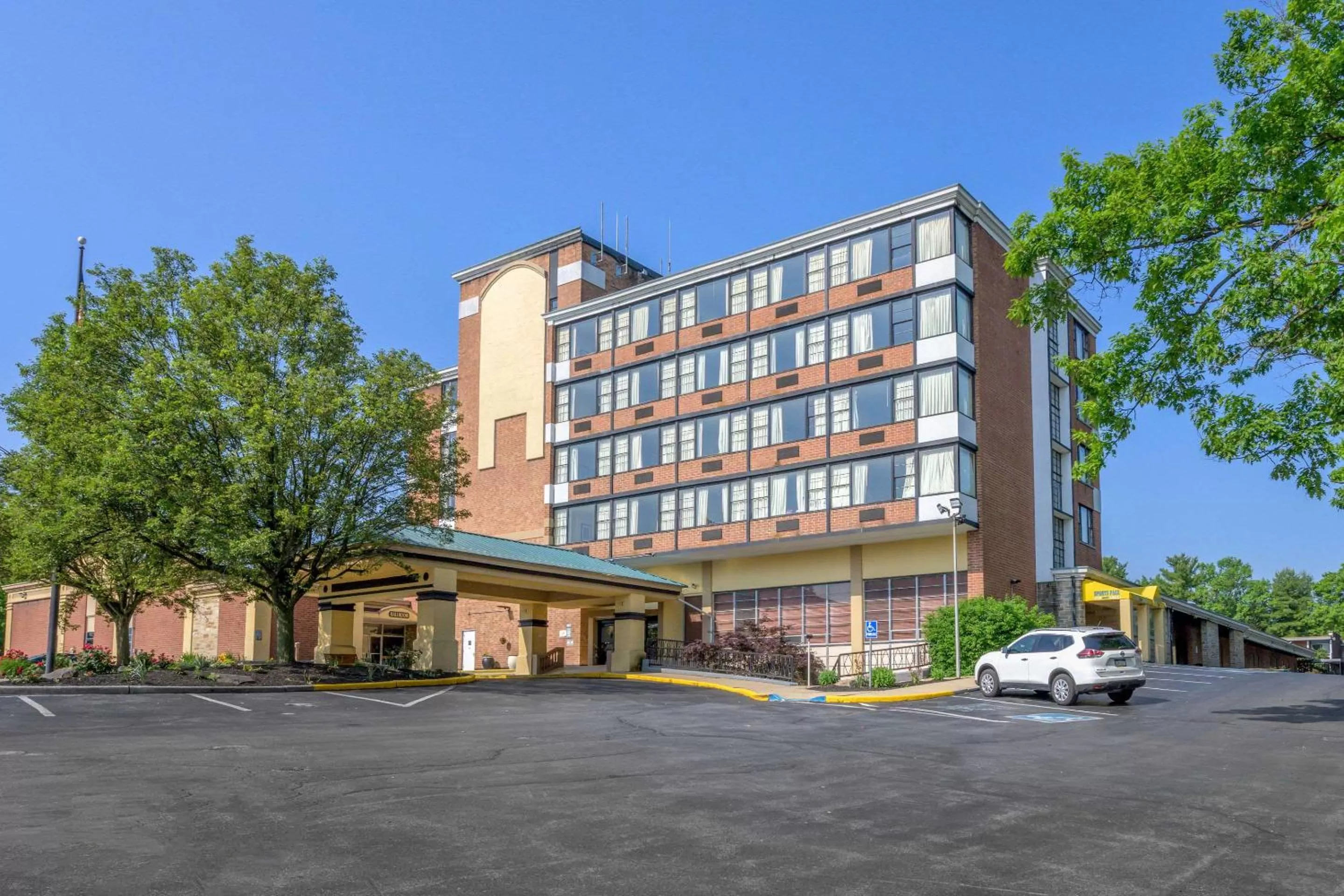 Property Building in Days Inn & Suites by Wyndham Lebanon PA