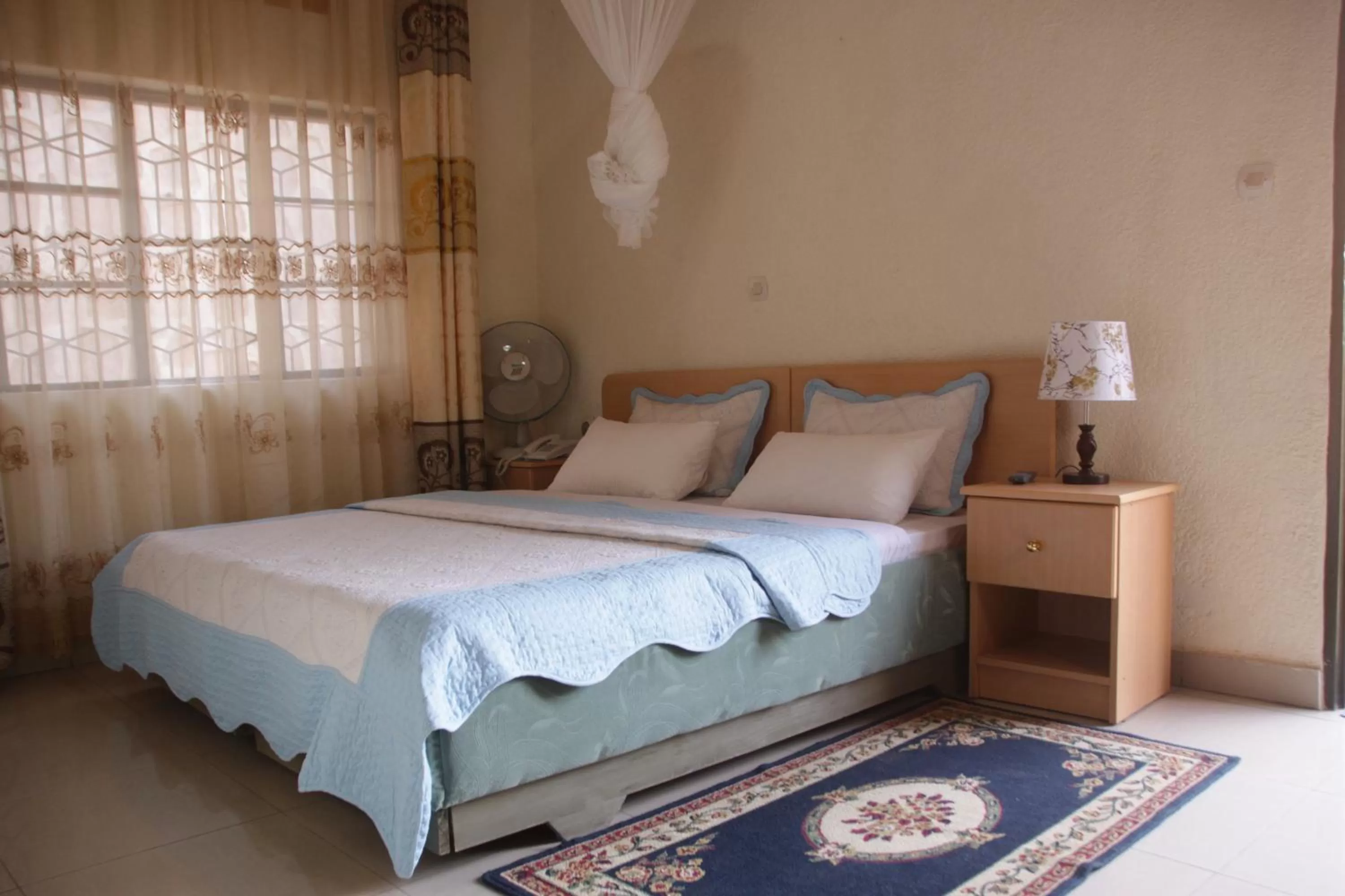 Photo of the whole room, Bed in Step Town