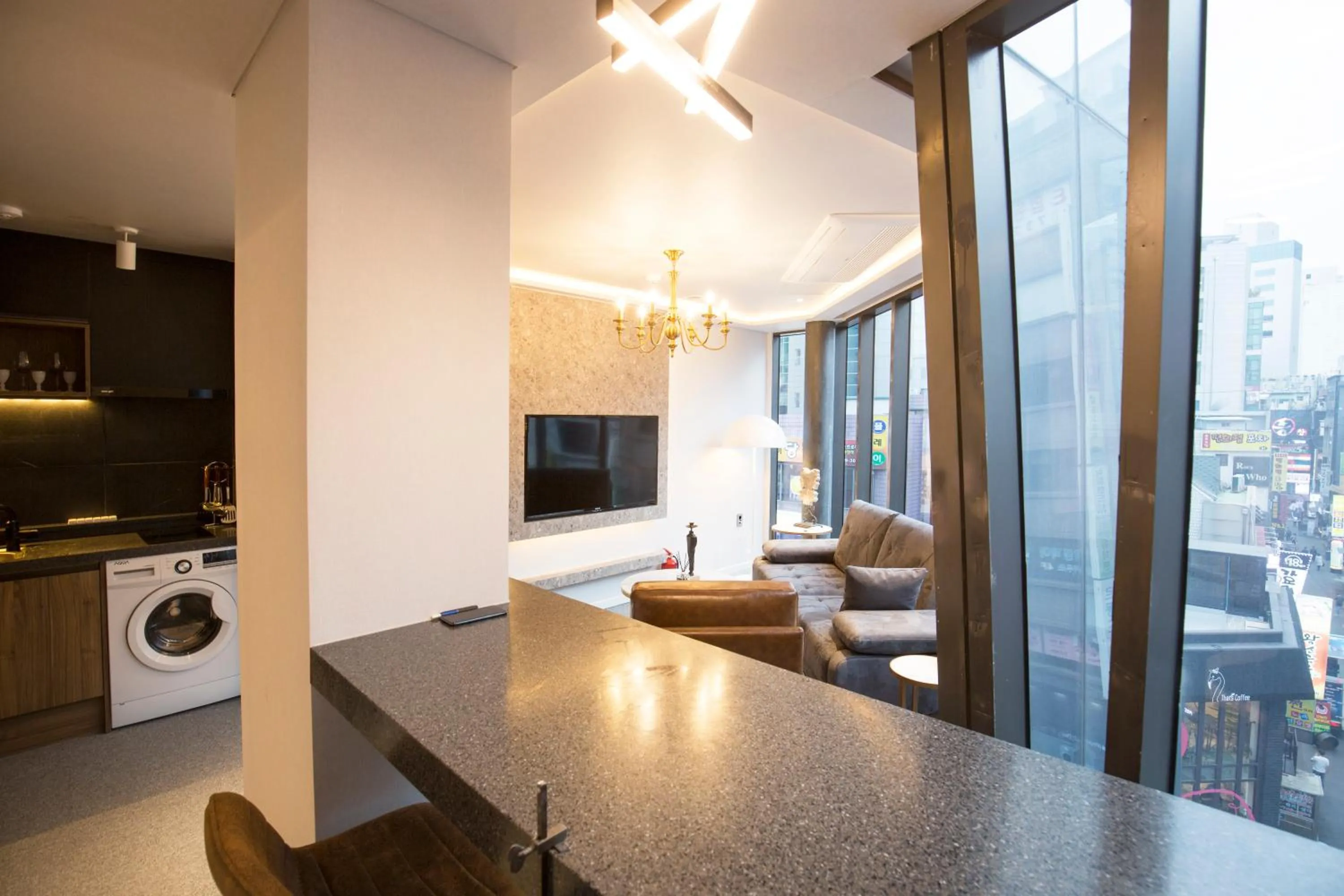 Living room, Kitchen/Kitchenette in UH Suite The Jongno