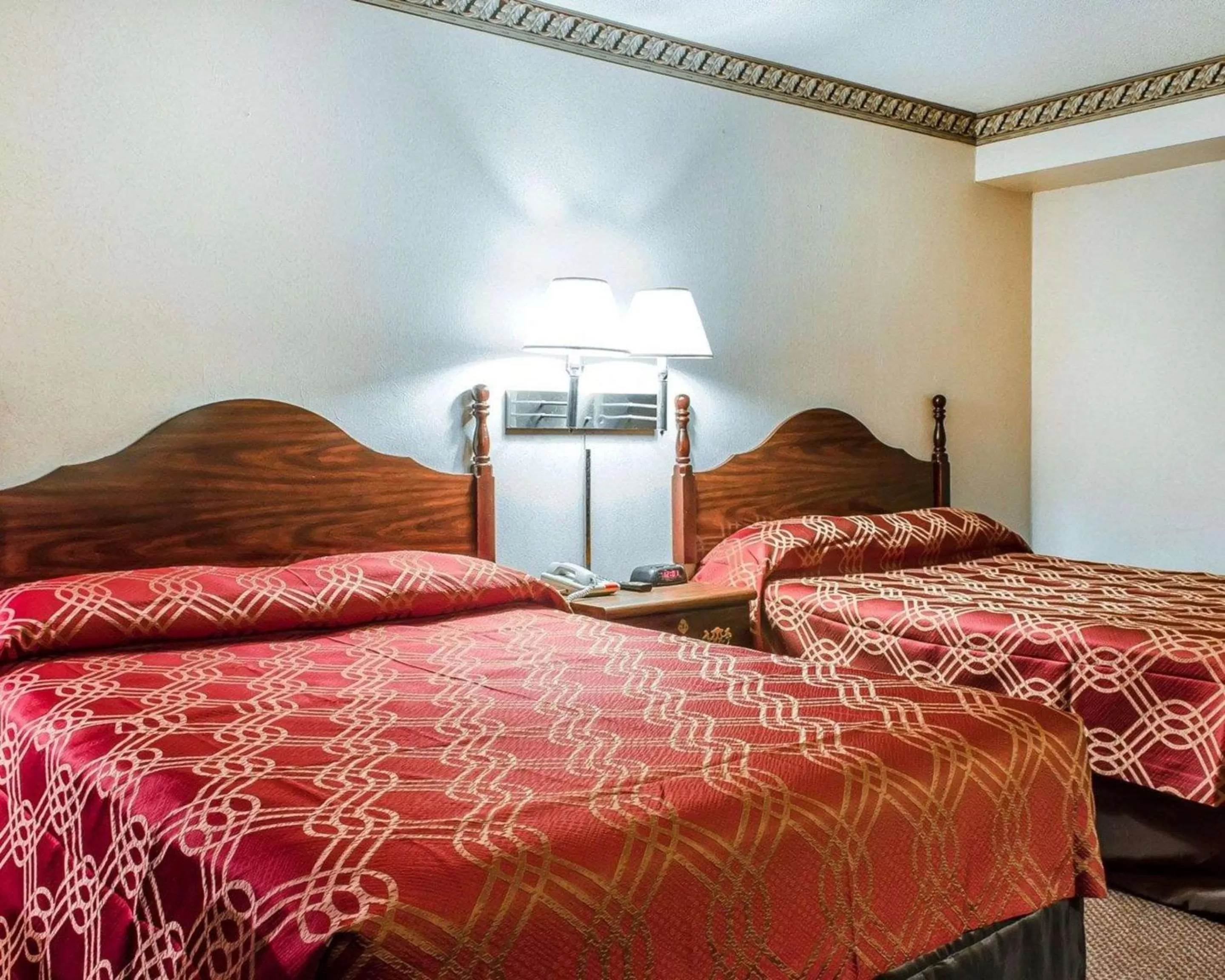 Photo of the whole room, Bed in Econo Lodge Frackville