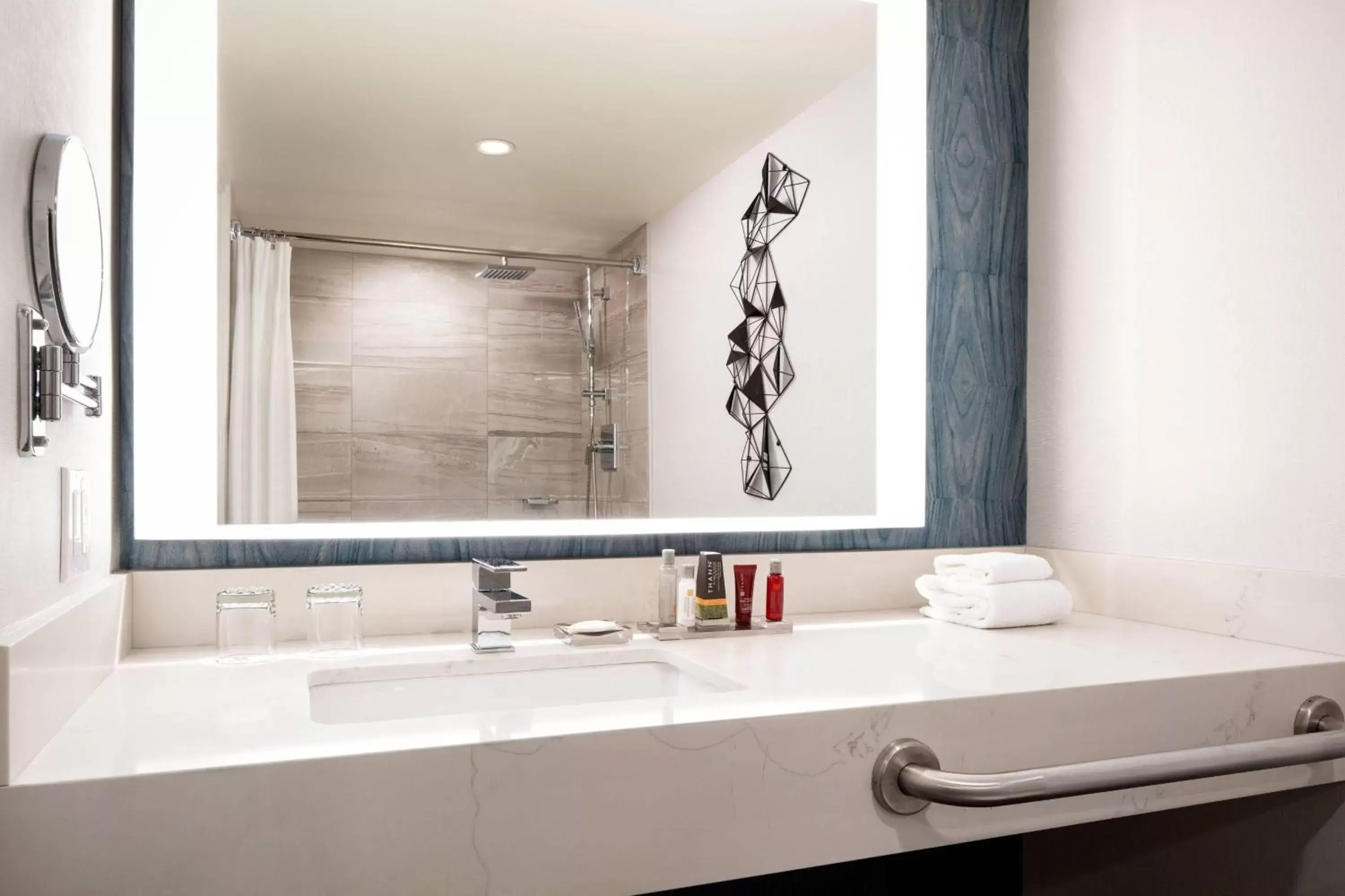 One-Bedroom Suite in Vancouver Airport Marriott Hotel One-Bedroom Suite in Vancouver Airport Marriott Hotel