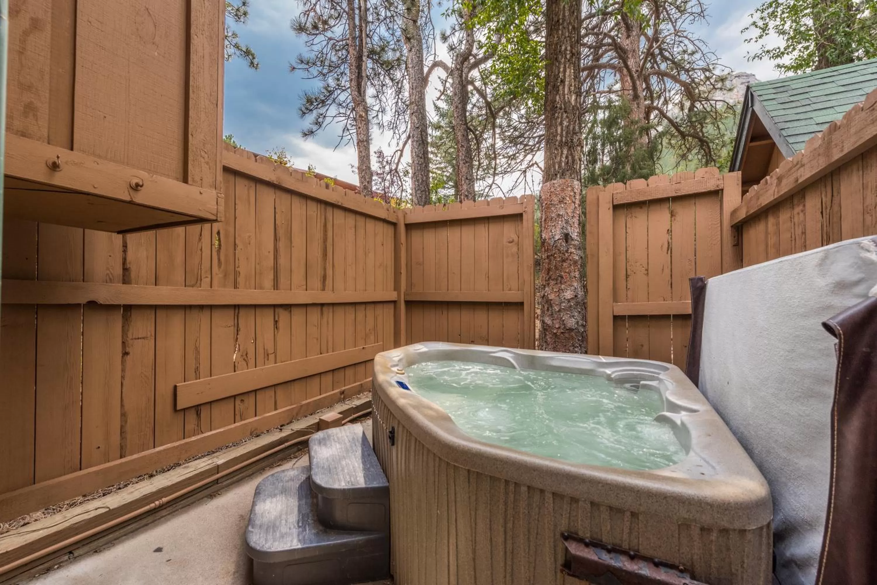 4 Seasons Inn on Fall River