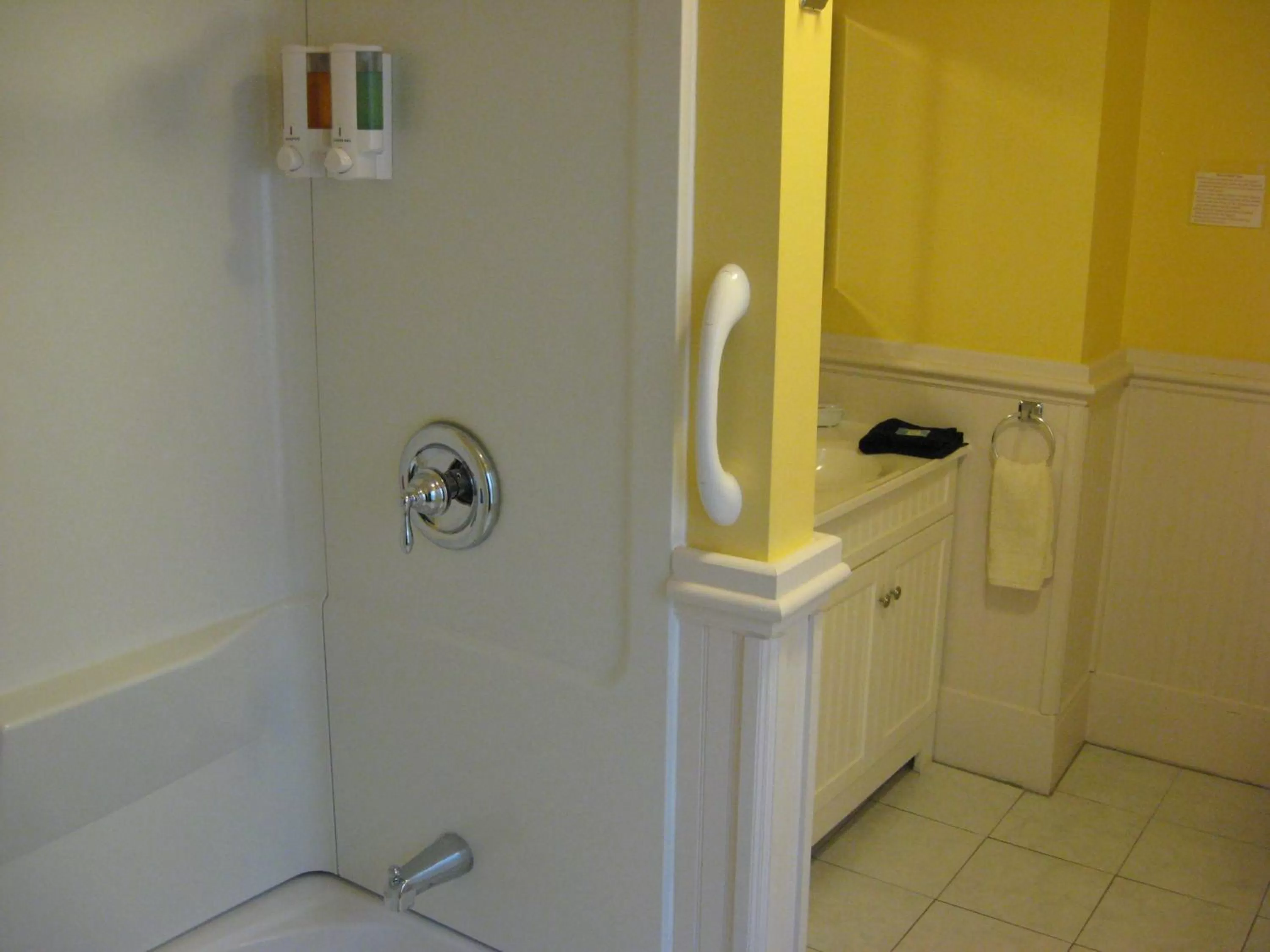 Bathroom in Bayberry House Bed and Breakfast