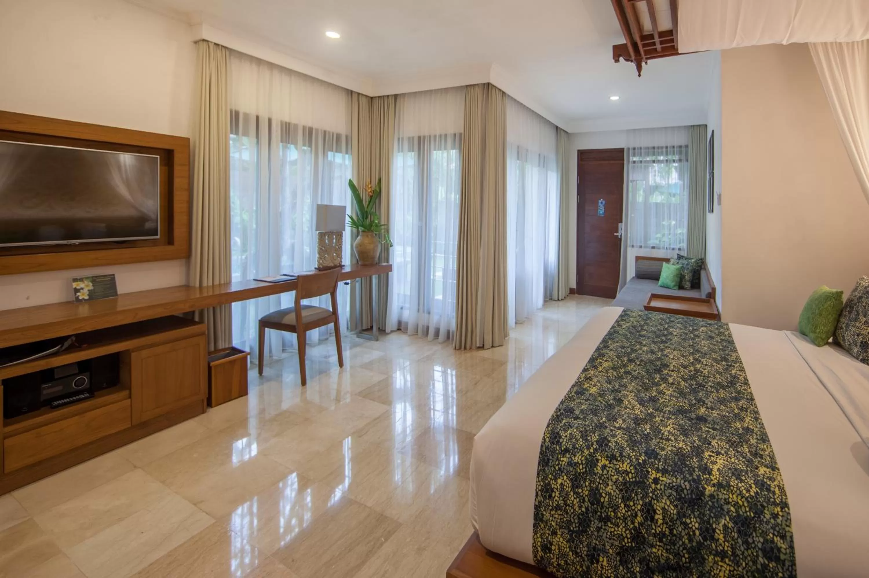 Bedroom, Bed in Legian Beach Hotel