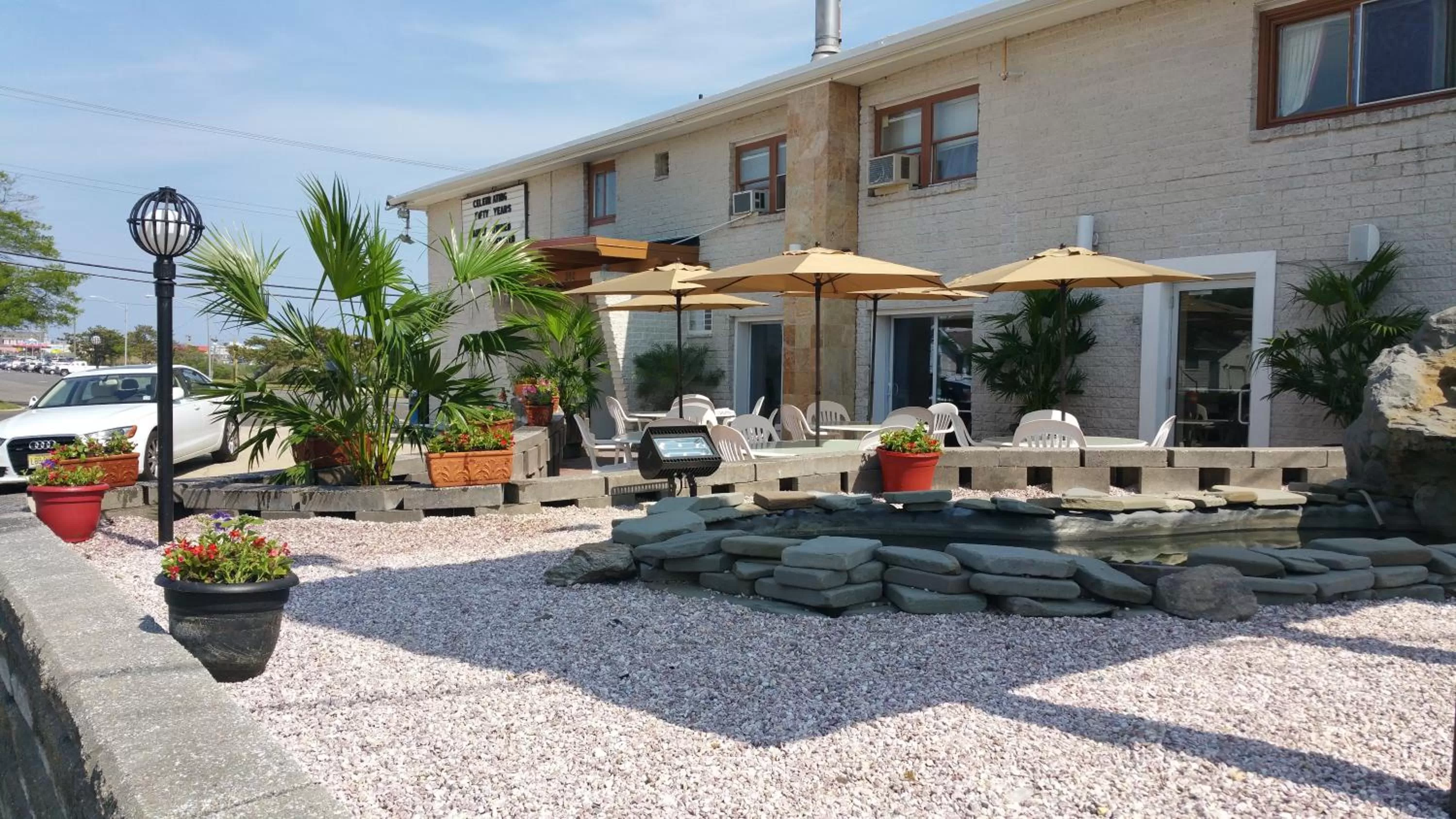 Facade/entrance in The Amethyst Beach Motel