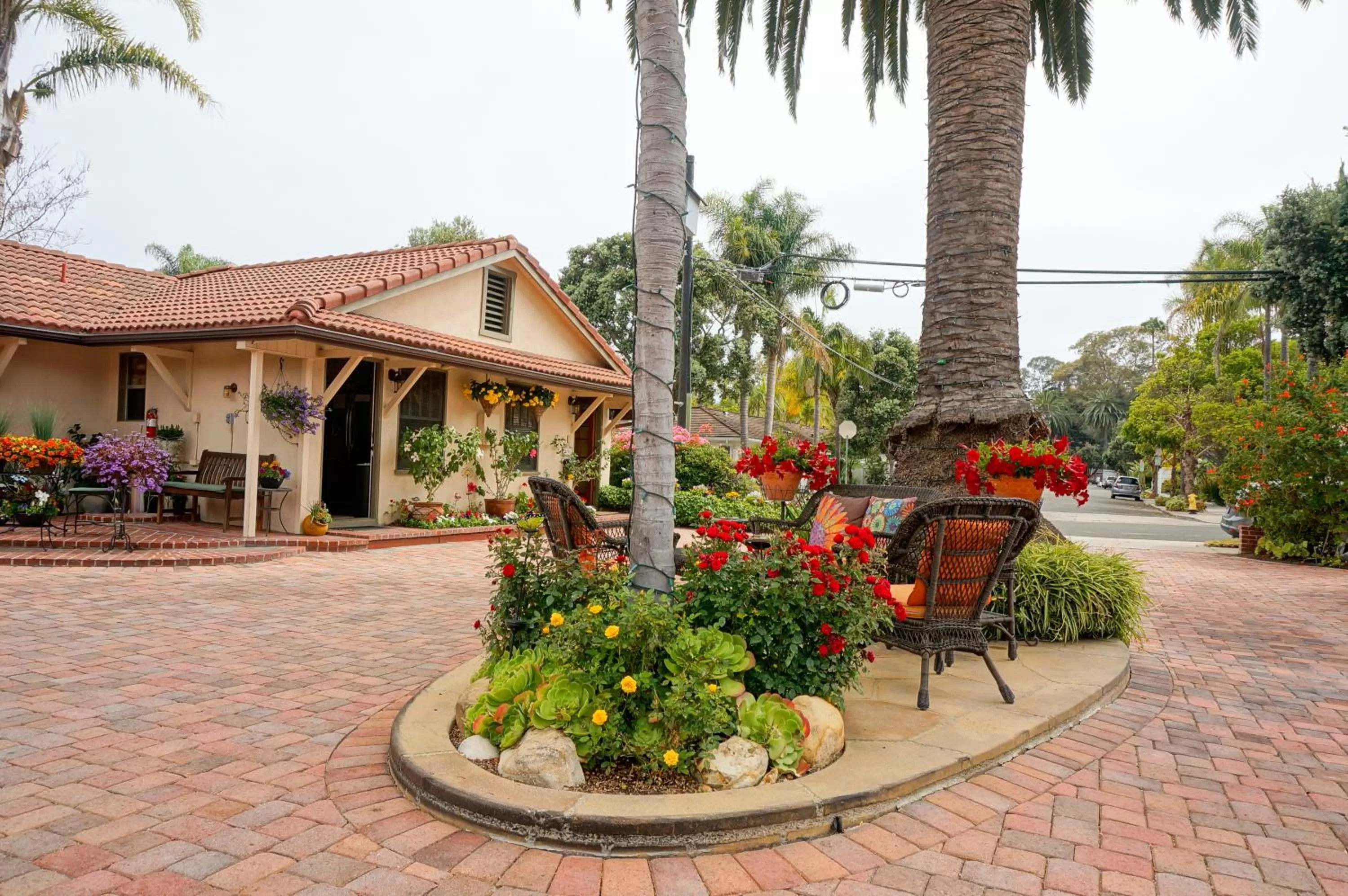 Facade/entrance in Harbor House Inn
