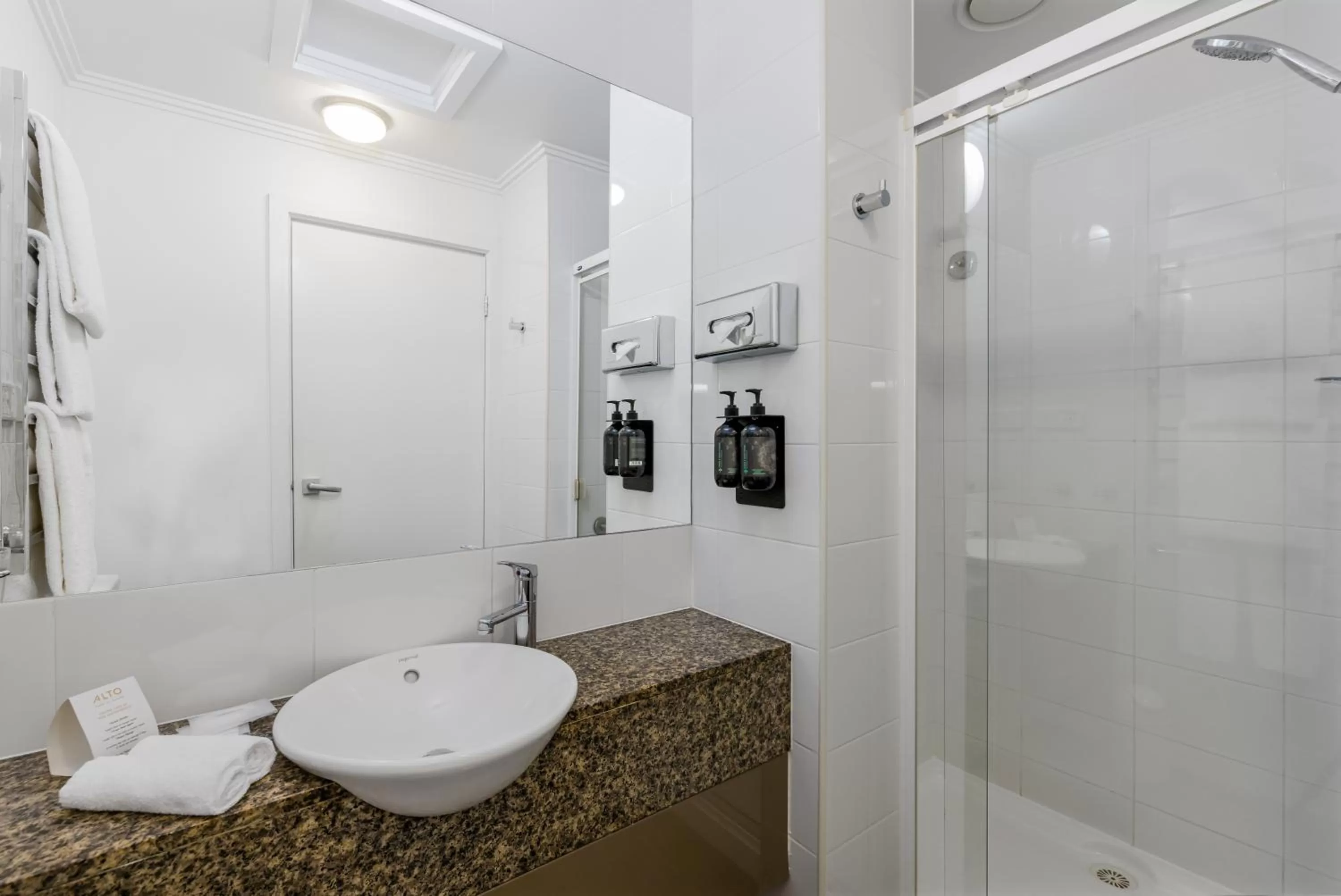 Shower in Alto Hotel On Bourke