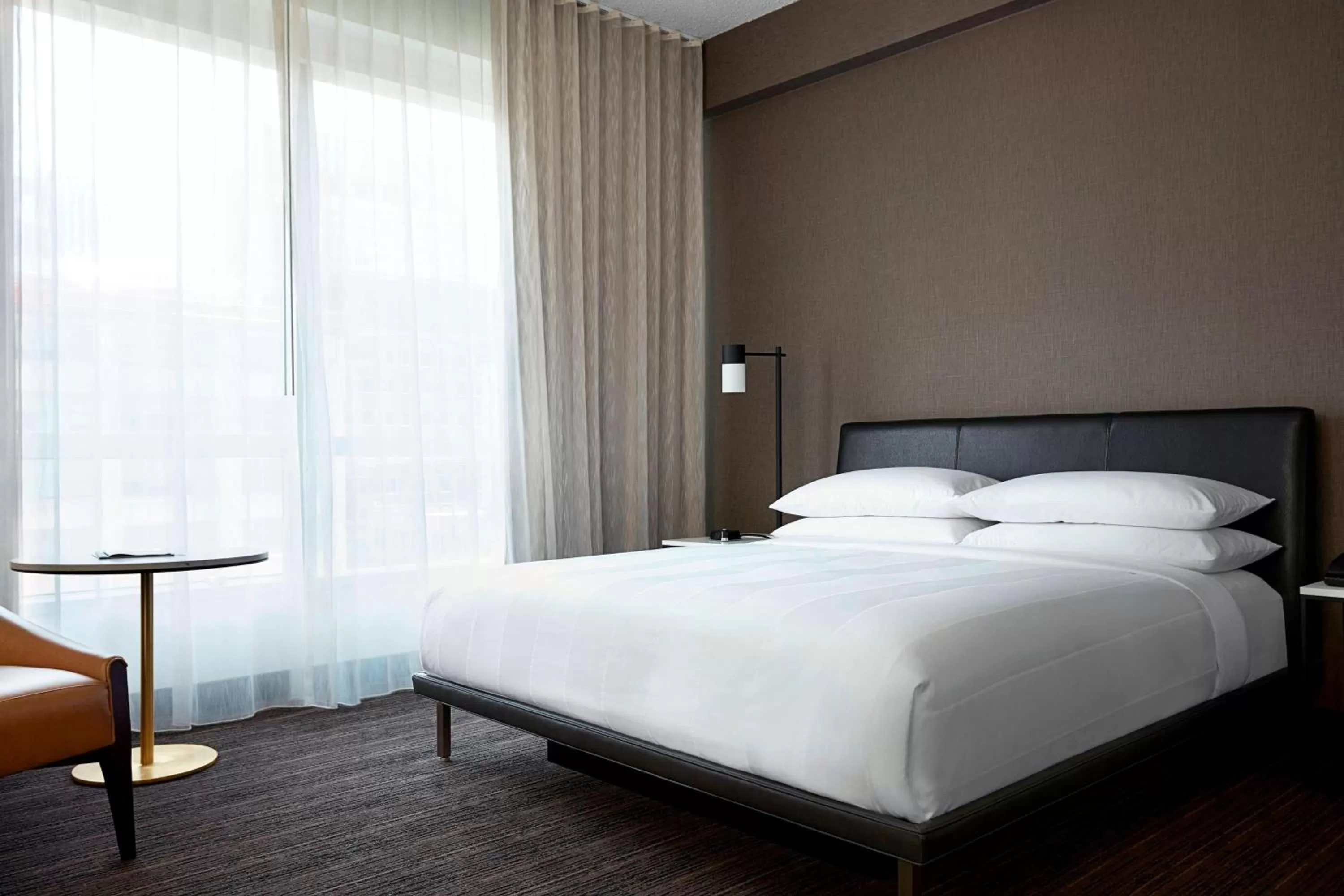 Bedroom, Bed in New York Marriott at the Brooklyn Bridge