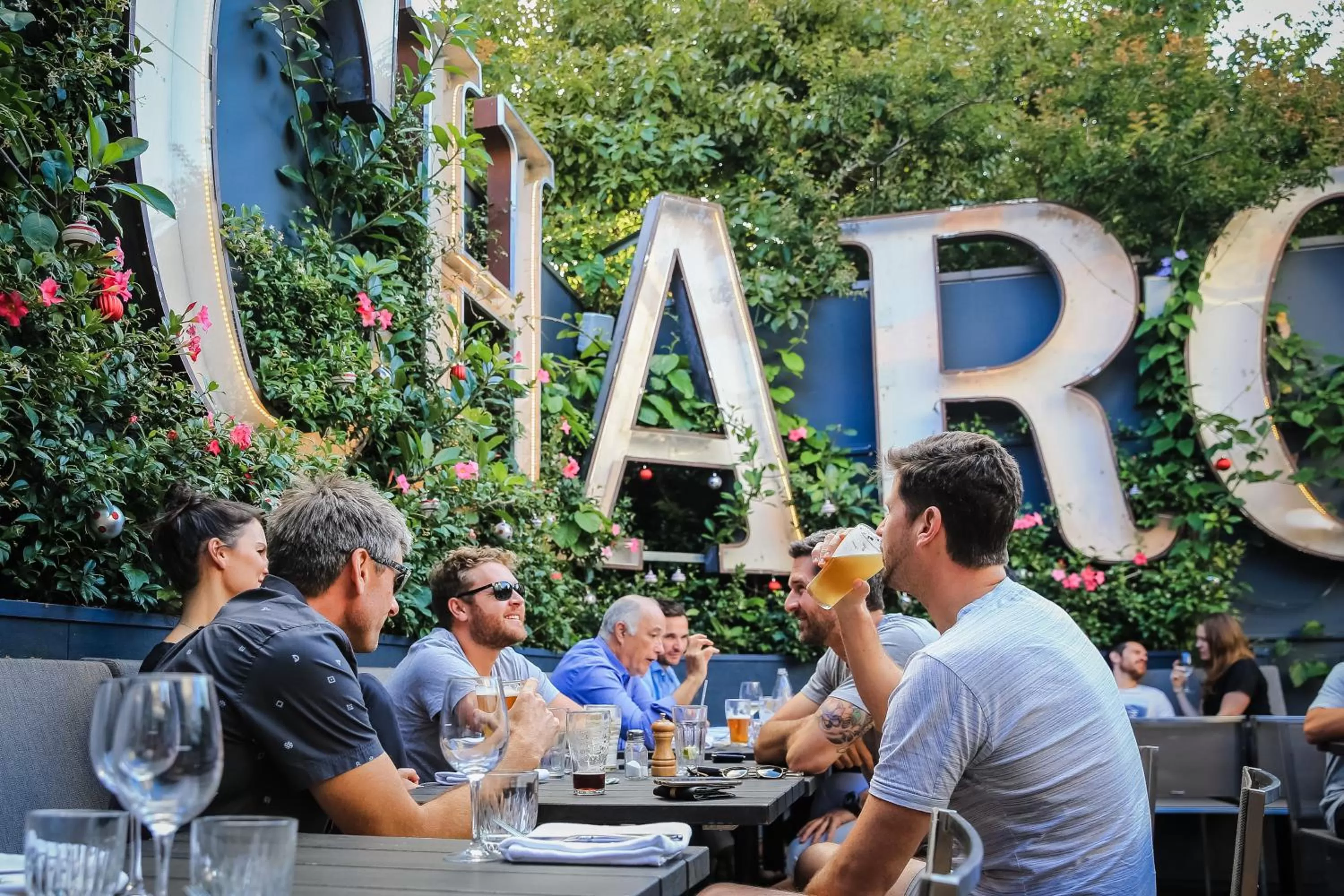 Restaurant/places to eat in Charing Cross Hotel