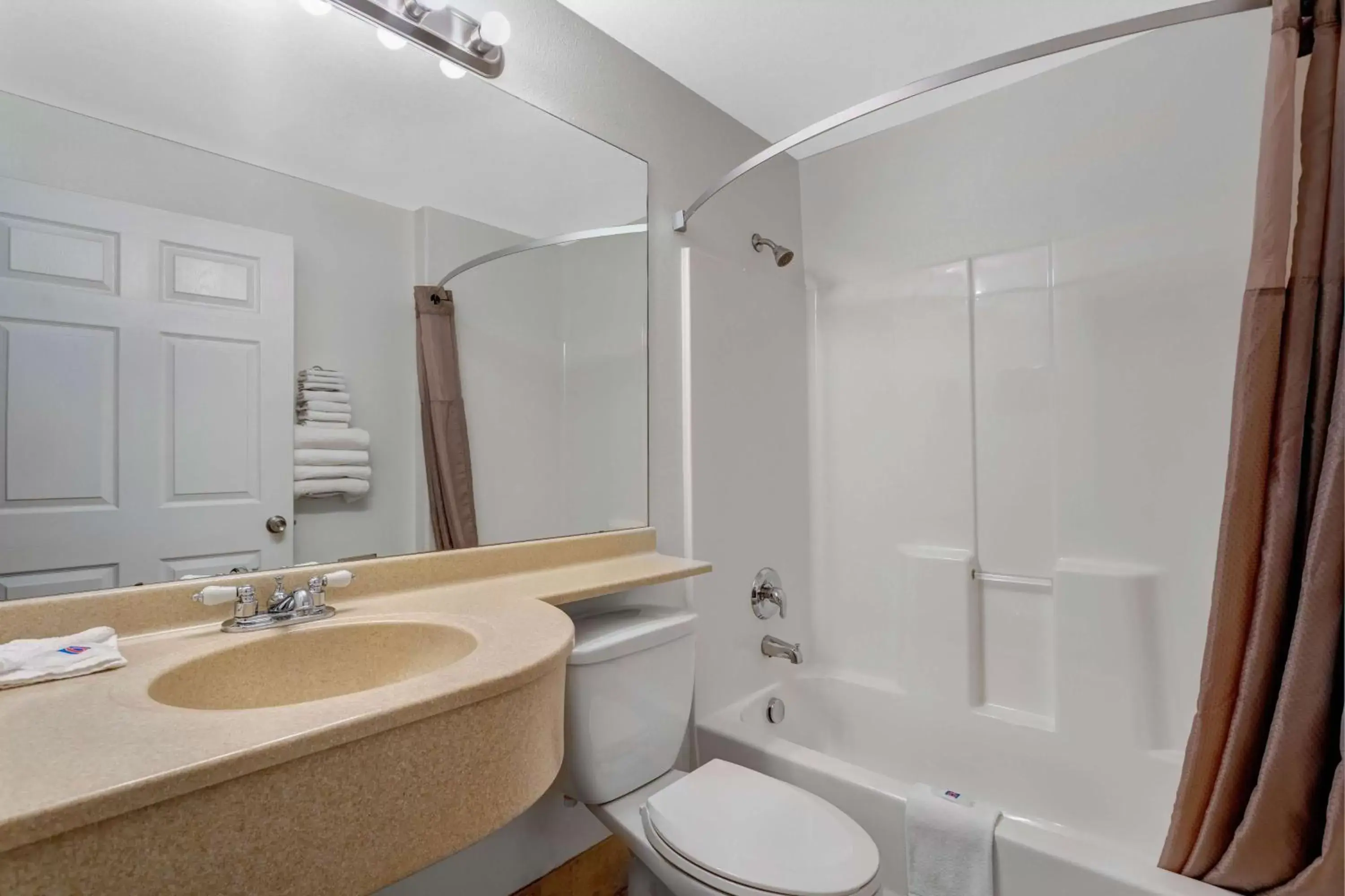 Queen Suite - Non-Smoking in Motel 6-Idaho Falls, ID - Snake River Queen Suite - Non-Smoking in Motel 6-Idaho Falls, ID - Snake River