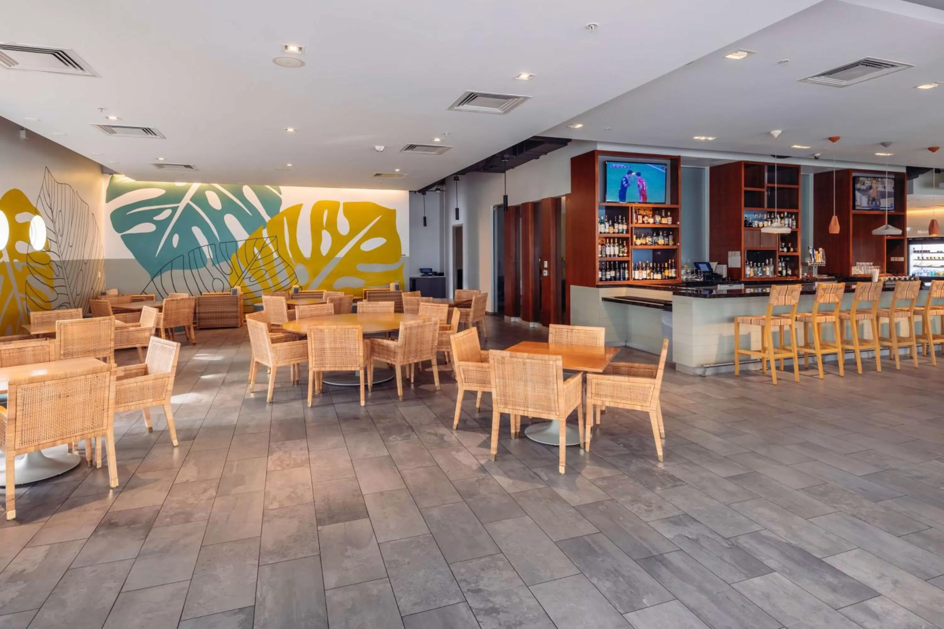 Restaurant/places to eat in Hotel MDR Marina del Rey- a DoubleTree by Hilton