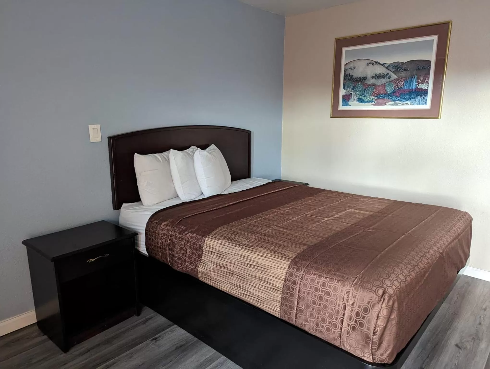 Bed in BEST MOTEL on Historic Route 66, Barstow