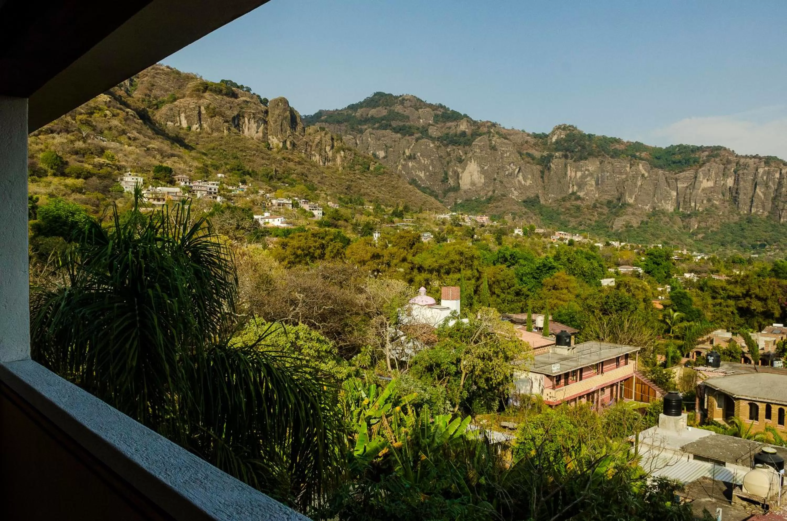 Mountain view in La Pirámide del Tepozteco