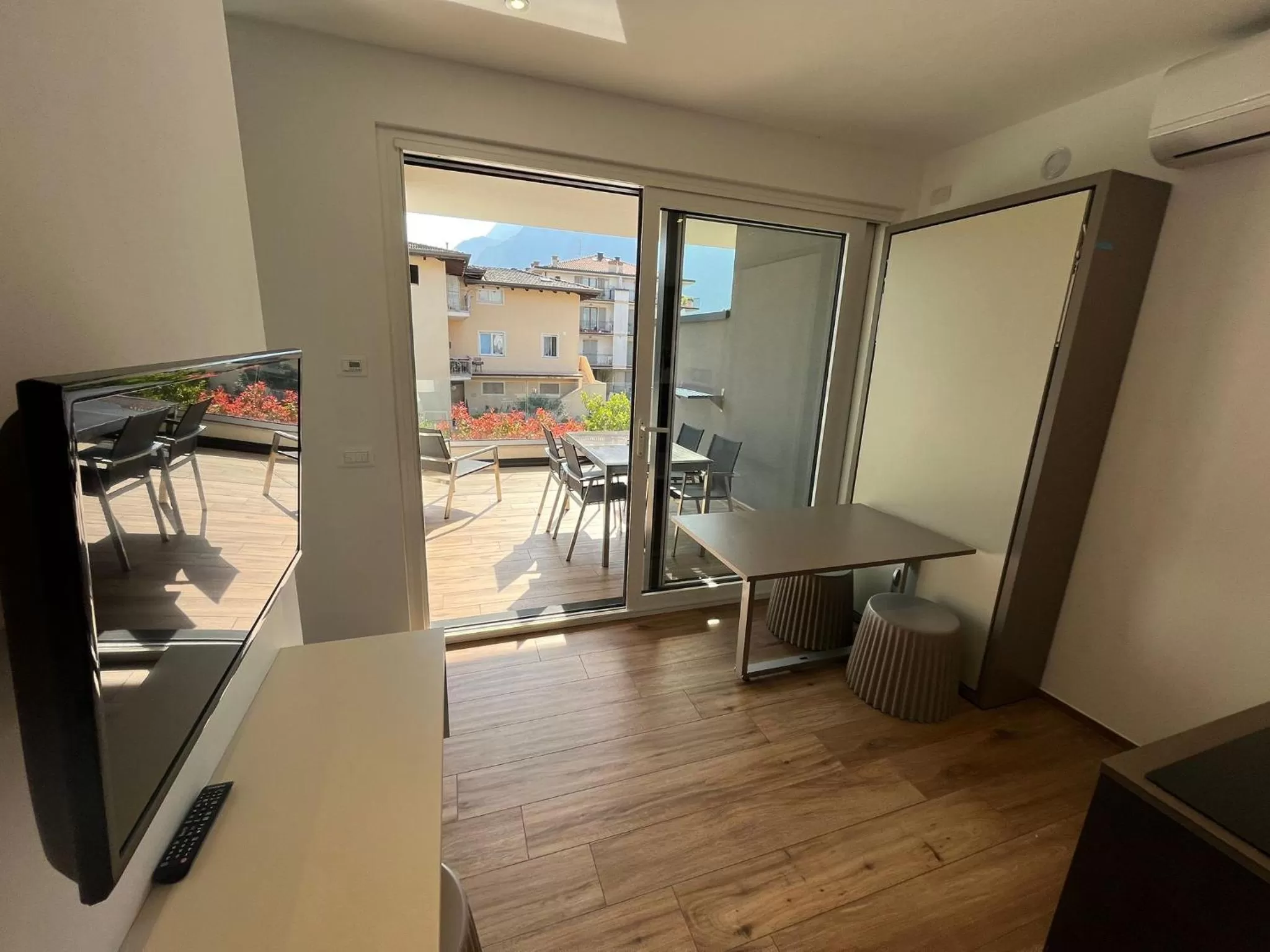 Living room in Riva Lake Lodge