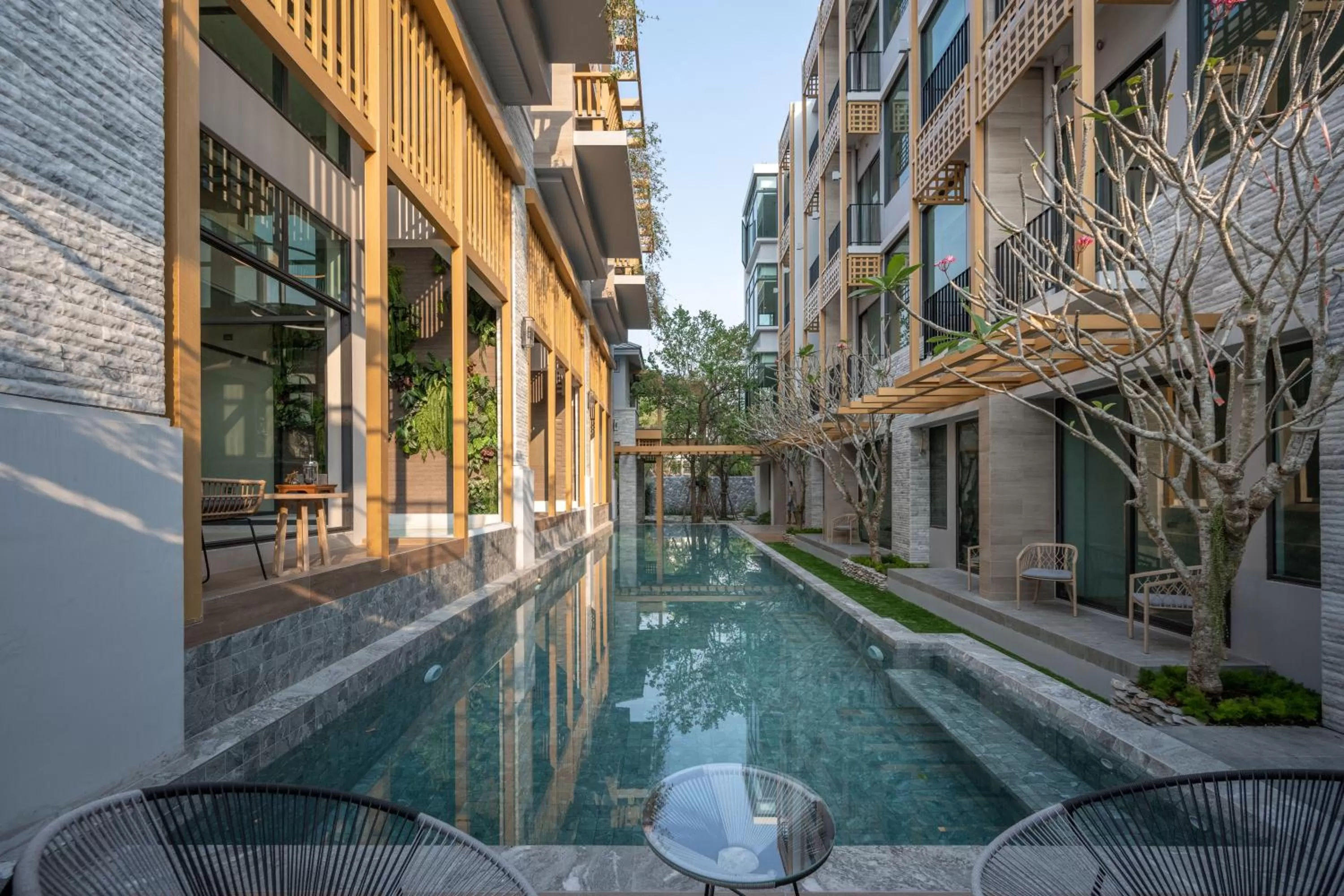 Swimming pool in SHAN Villas Sukhumvit ฌานวิลล่า สุขุมวิท