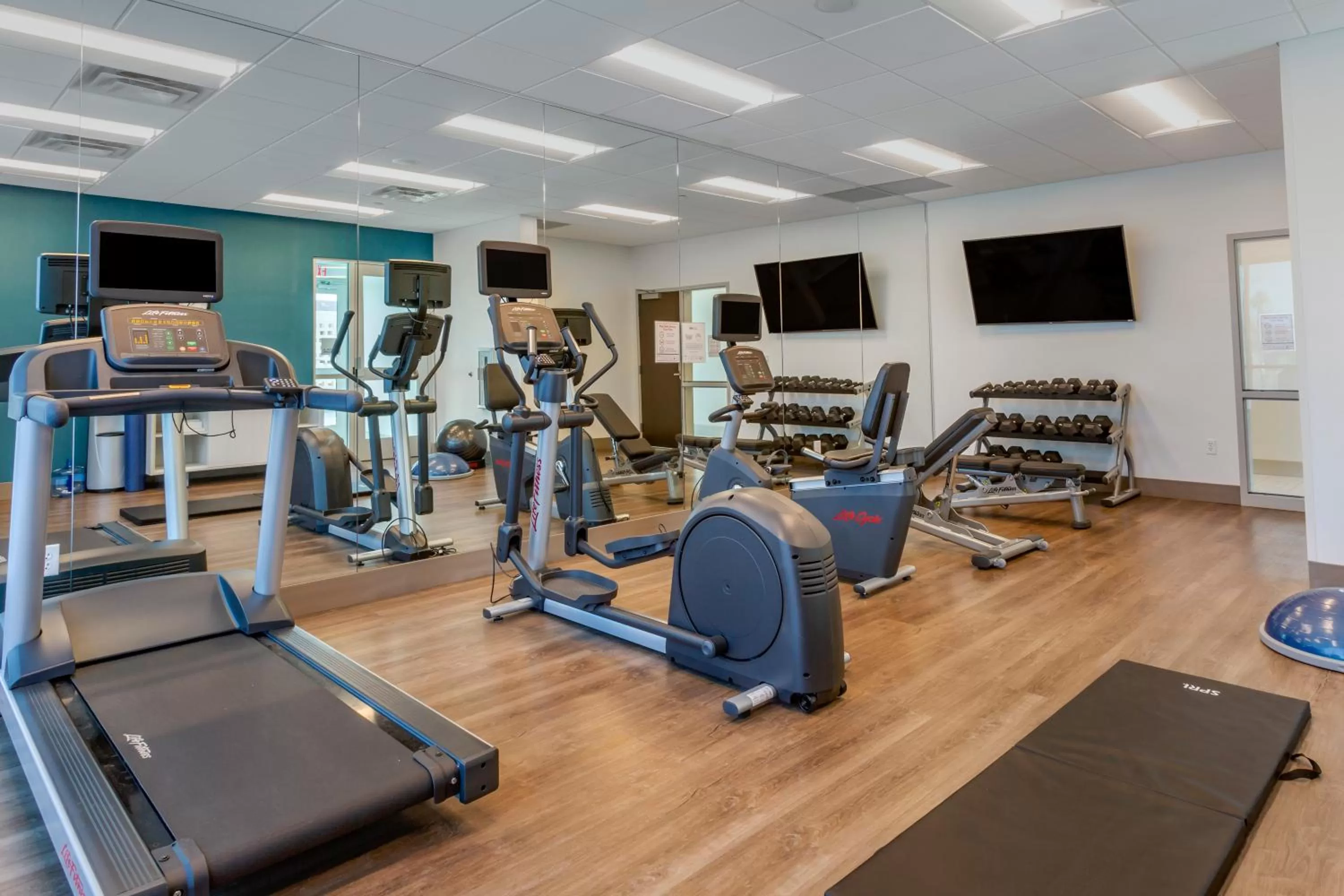 Fitness centre/facilities in Holiday Inn Express & Suites - Phoenix Dwtn - State Capitol by IHG